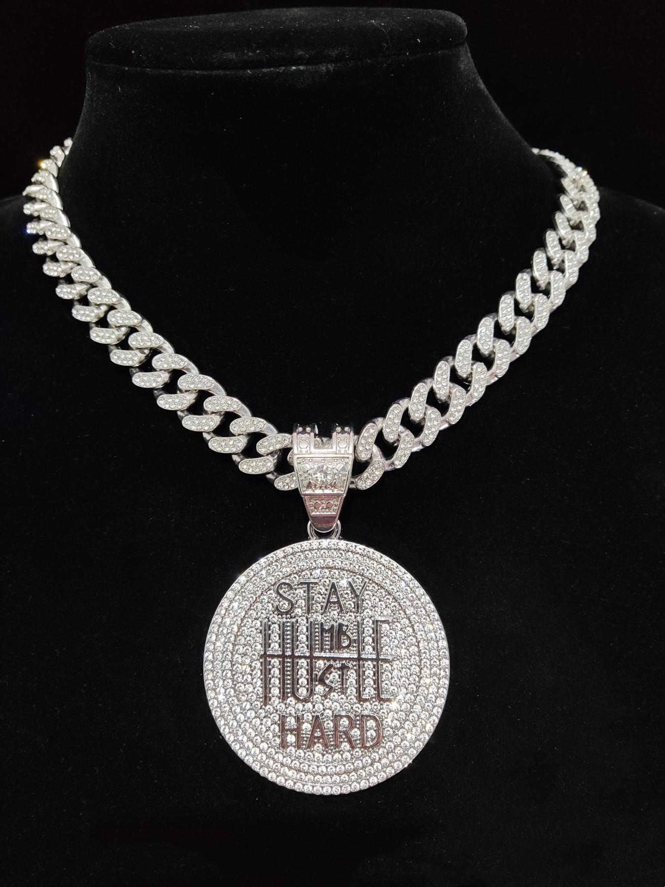 1 Piece Fashion Rhinestone Decorated Round Pendant Initial Necklace for Men & Women, Letter Charm Jewelry for Party, Club, Punk Fashion Accessories for Music Festival, Party Wear, Charms Necklace