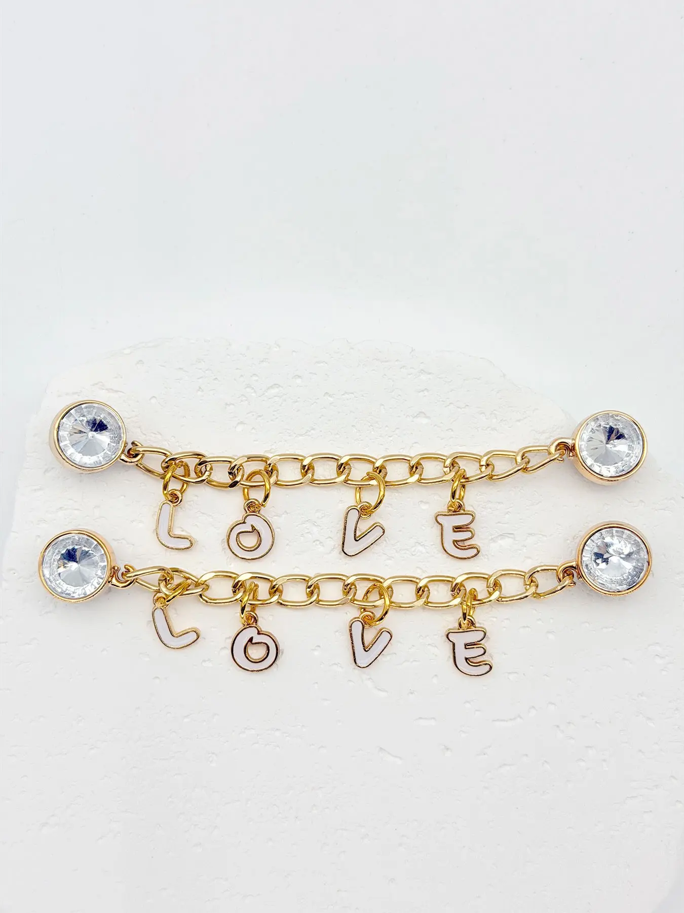 2 Pcs Luxury Glitter Love Letter Alloy Chain Sandals Charms, Edge English Pendant, DIY Sandals Accessories