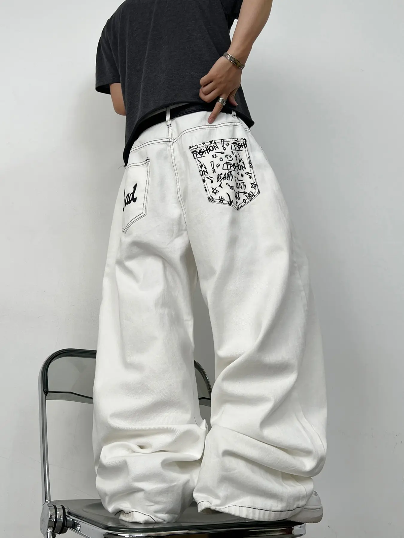 Men's Denim Jeans, American High Street Graffiti Print Back Pocket, Contrast Stitching Loose Wide Leg Long Pants, No Belt Included