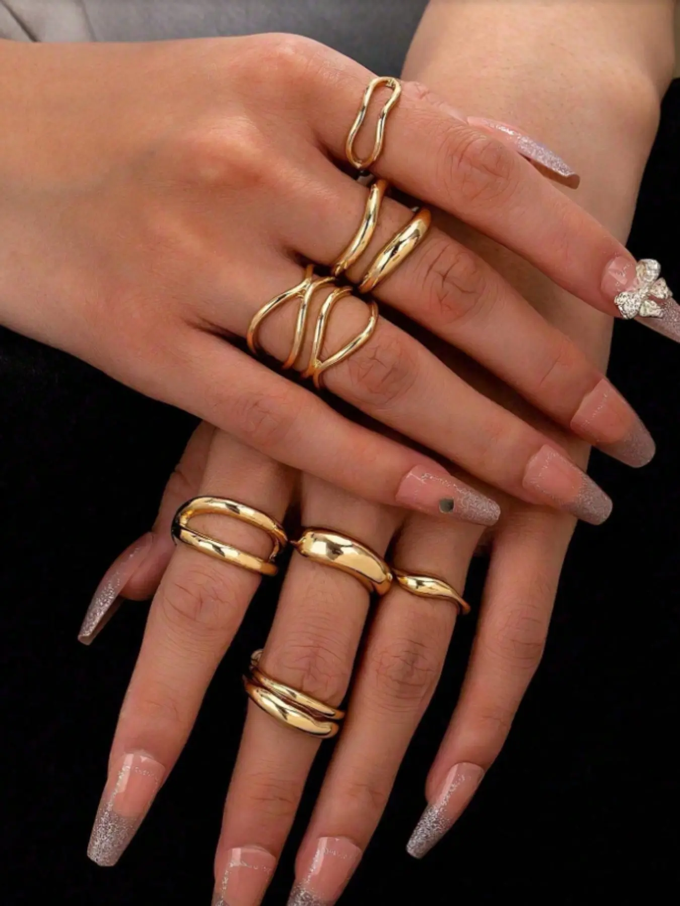7-piece minimalist gold metal tone stackable ring set in ins style, a complete set of minimalist gold rings for women. Suitable for daily wear and holiday gifts