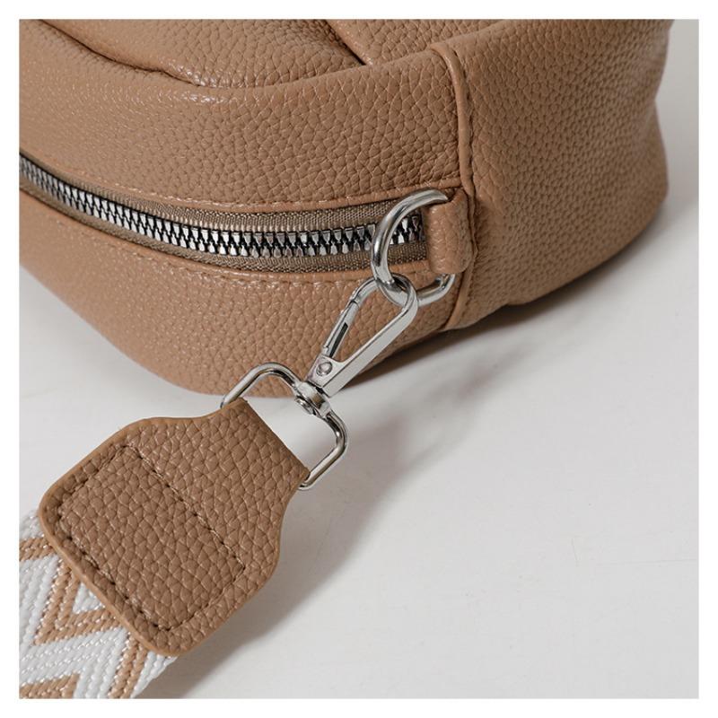 Wide shoulder strap bag, a must for travel, commuting and leisure, single shoulder outdoor travel, messenger bag, small square bag.