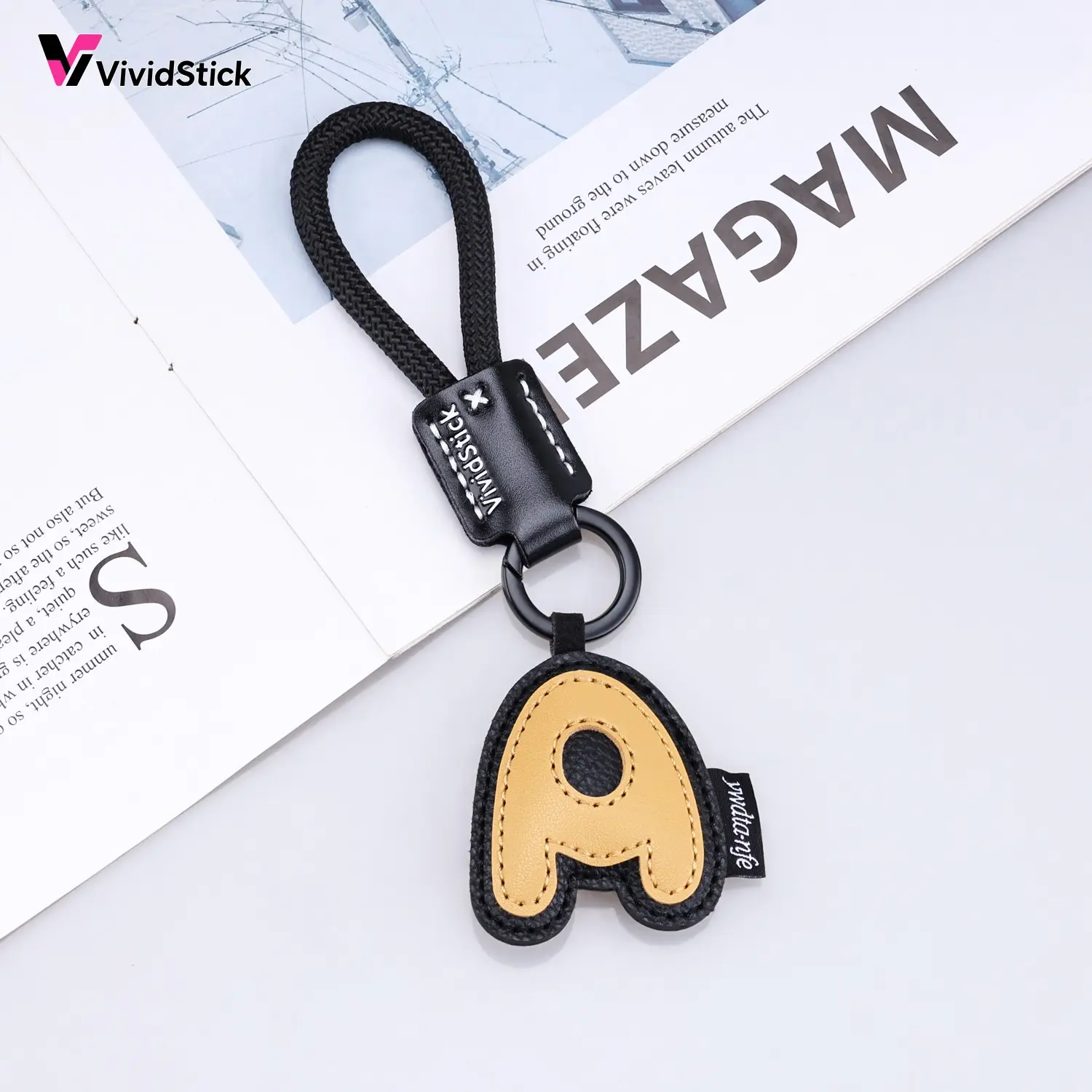 1pc Creative Contrasting Leather Letter Keychain DIY English Car Keychain Car Key Hanging Rope Bag Hanging Decoration Couple Accessories