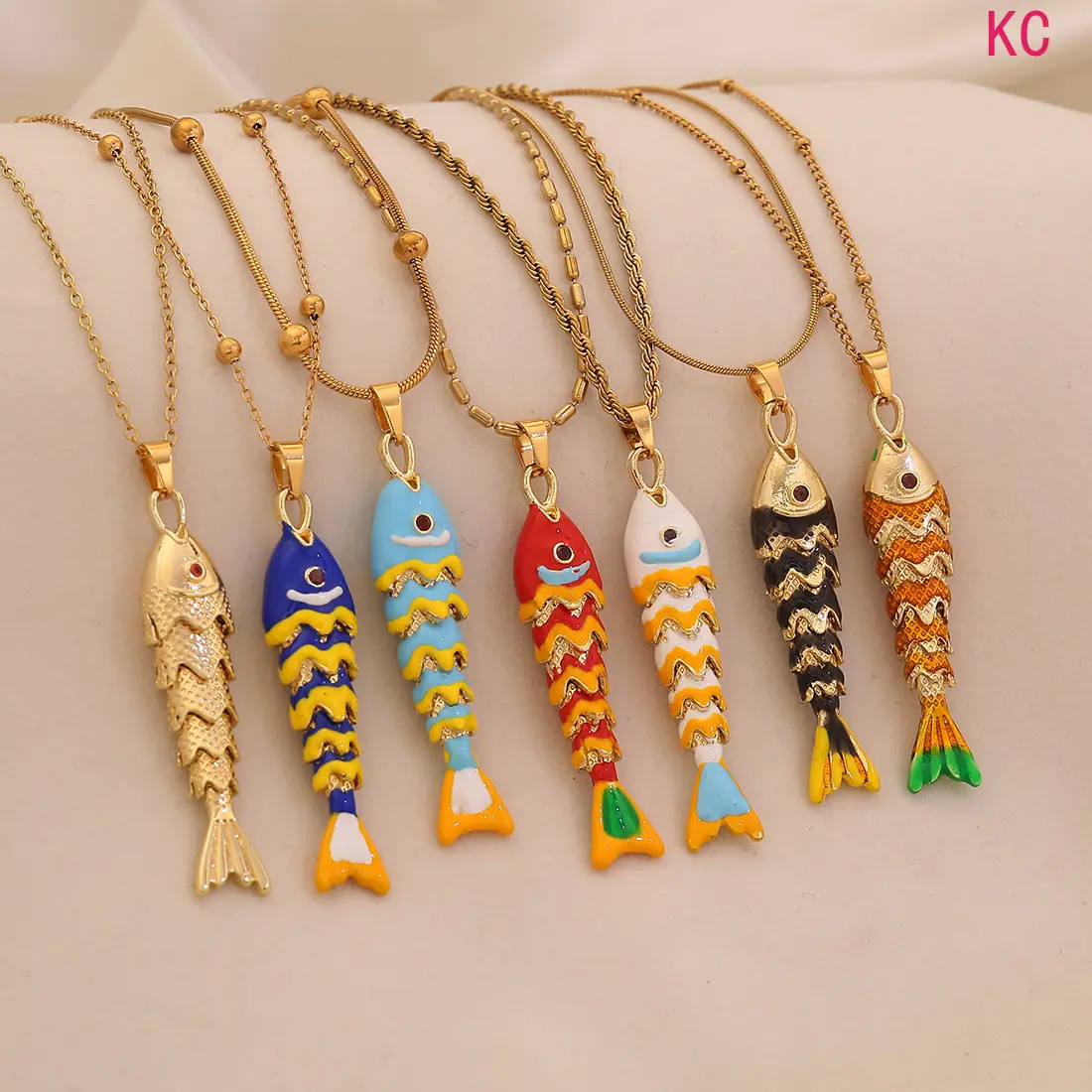 Light Luxury Stainless Steel Necklace With Movable 3D Enamel Fish Pendant, Fine Neck Jewelry Suitable For Daily Casual Outfit Matching Accessory
