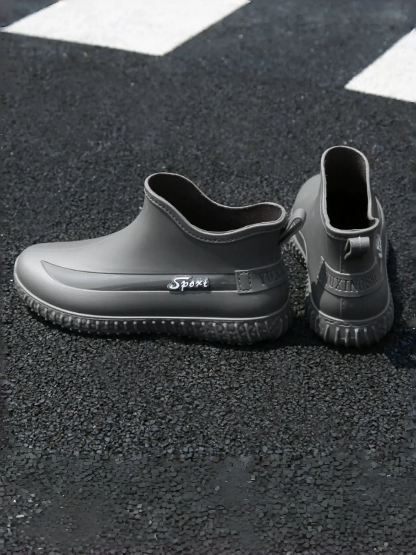 Men's Low Tube One-piece Waterproof Rain Boots, Rear Pull Loop for Easy Wearing, Granular Anti-slip Outsole, Rubber Weatherproof Footwear for Rainy Commute & Daily Errands, Boots Shoes