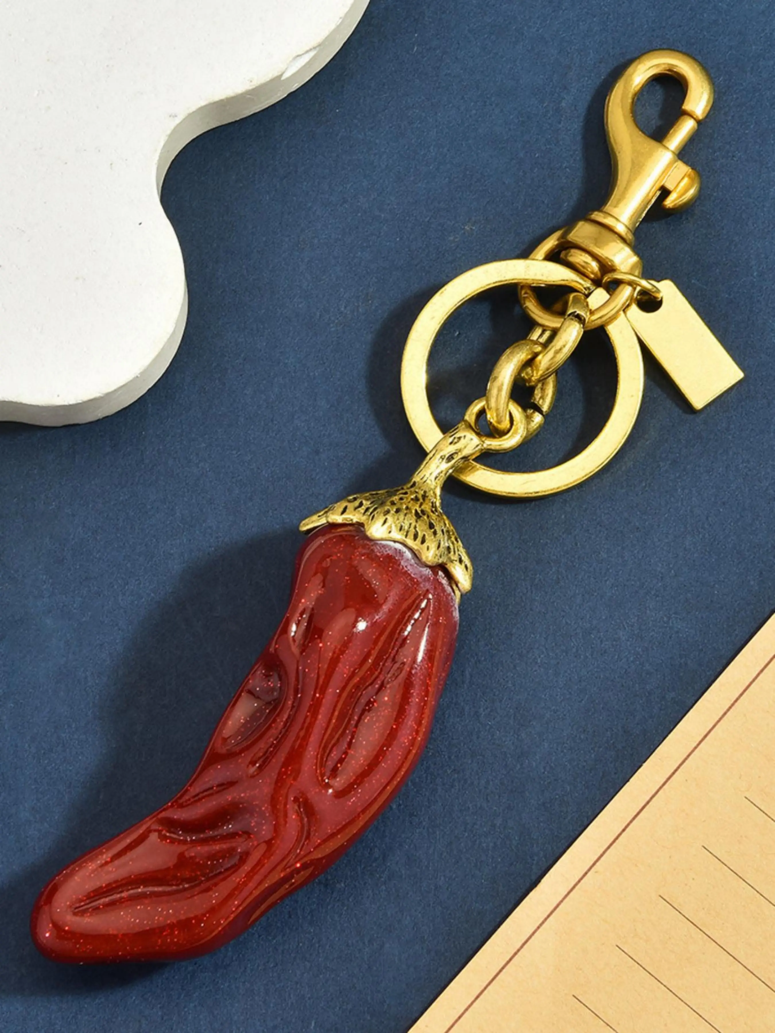 Shiny Red Chili Metal Bag Charm, Vintage Gold Plated Chili Veggie Keychain Pendant with Lobster Clasp & Tag, Auspicious Lucky Charm for Backpack, Commuter Bag, Car Key Chains, Festive Daily Gift Accessory