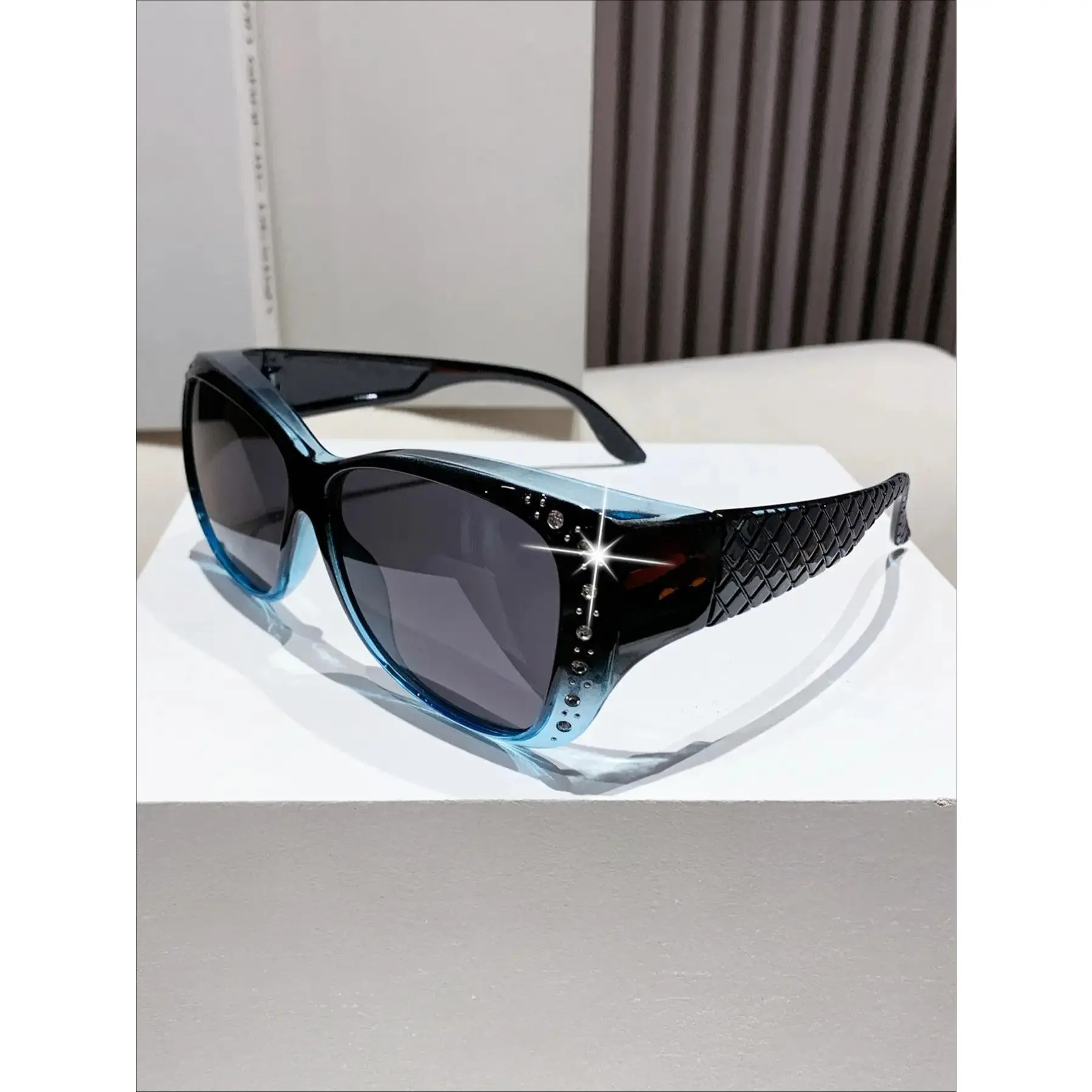 Women's Oversized Polarized Sunglasses with a Polycarbonate Frame, Trendy All-Season Style with UV Protection PC Lenses, Sunglasses For Women, Womens Gifts, Accessories For Women