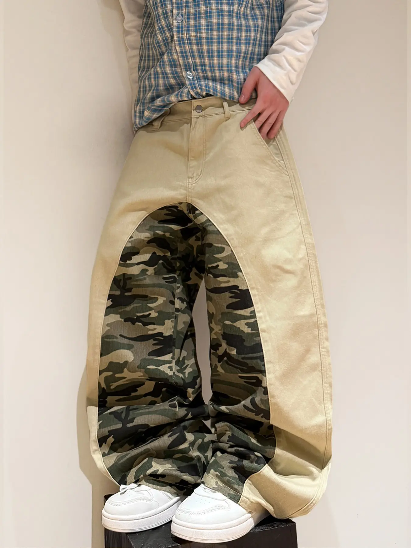 Men's Camouflage Patchwork Jeans, Baggy Cargo Jeans, Loose-Fit Street Style, Multi-Pocket Workwear, High-Waisted Hip-Hop Design, All-Season Fashion