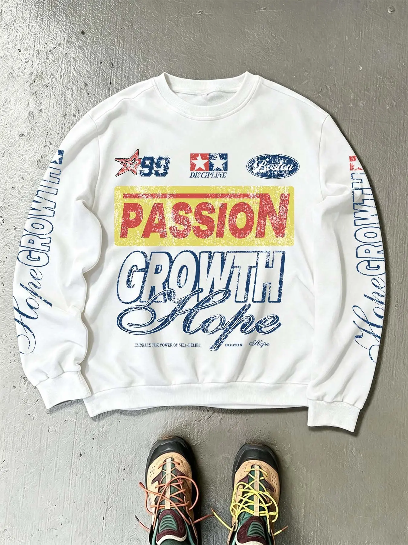 Retro nostalgic racing printed crewneck sweatshirt, white loose long-sleeve pullover, soft and comfortable street-style top, suitable for parties, travel, skateboarding, and street casual daily wear #RetroCrewneck #PrintedSweatshirt