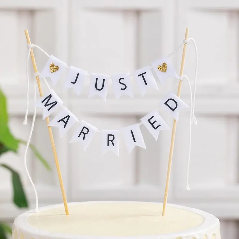 Just Married Cake Topper - Wedding Cake Banner - White Felt Pennant Flags Cake Bunting - Bridal Shower Decoration - Rustic Wedding Them