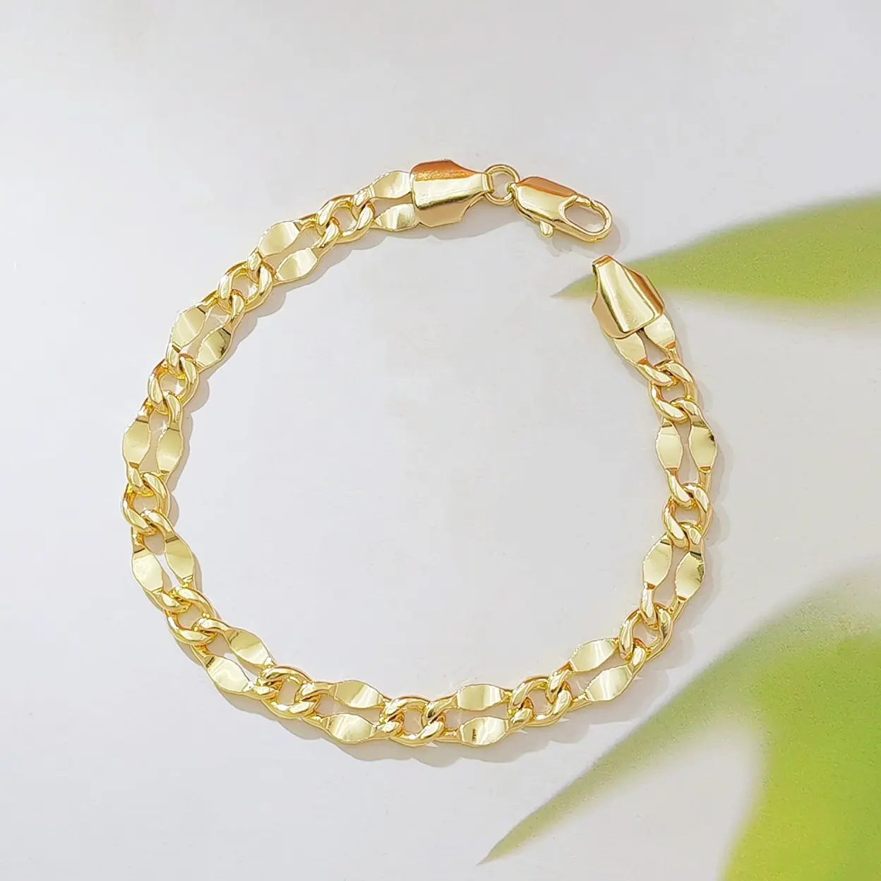 Unisex Polished Gloss Minimalist Gold Cuban Curb Flat Link Bracelet, Classic Solid Metal Wrist Jewelry, Lobster Stackable Clasp Accessory For Daily Wear & Gifting (DIY Bag Accessory)