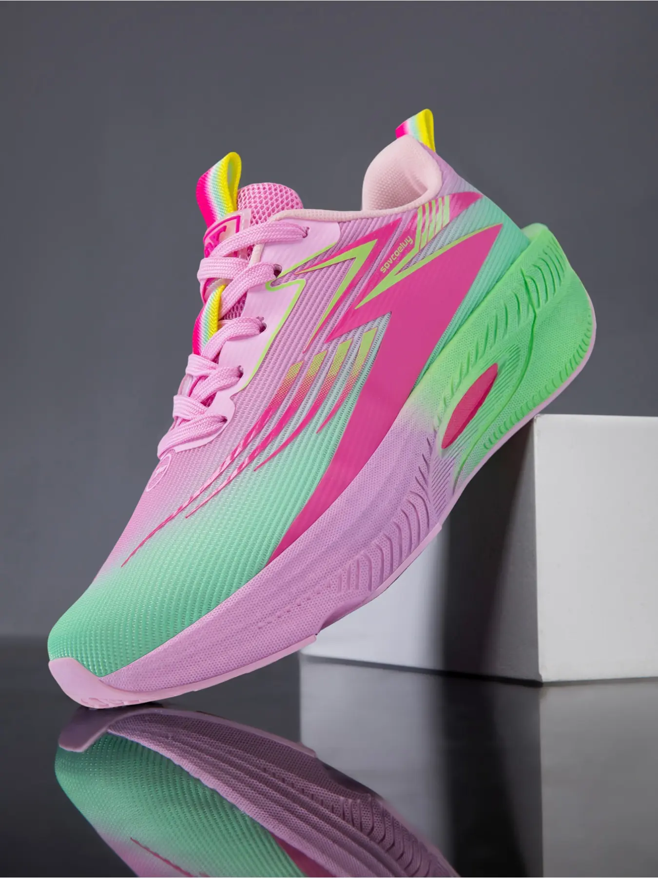 2026 New Spring Sneakers Breathable Mesh Thick Sole Comfortable Walking Shoes Lightweight Sports Shoes for Gym & Outdoor Color Block Shoes