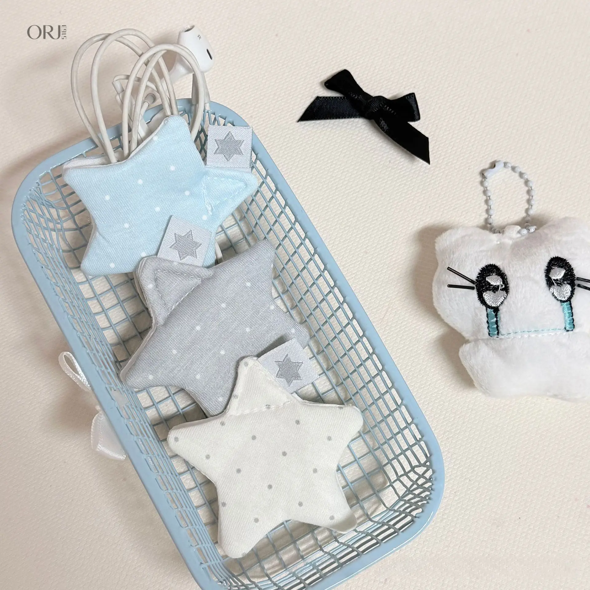 `Cute Star Fabric Cable Winder, Portable Cord Organizer Keeper, Soft Cloth Earphone Wire Storage Holder For Data Cords`