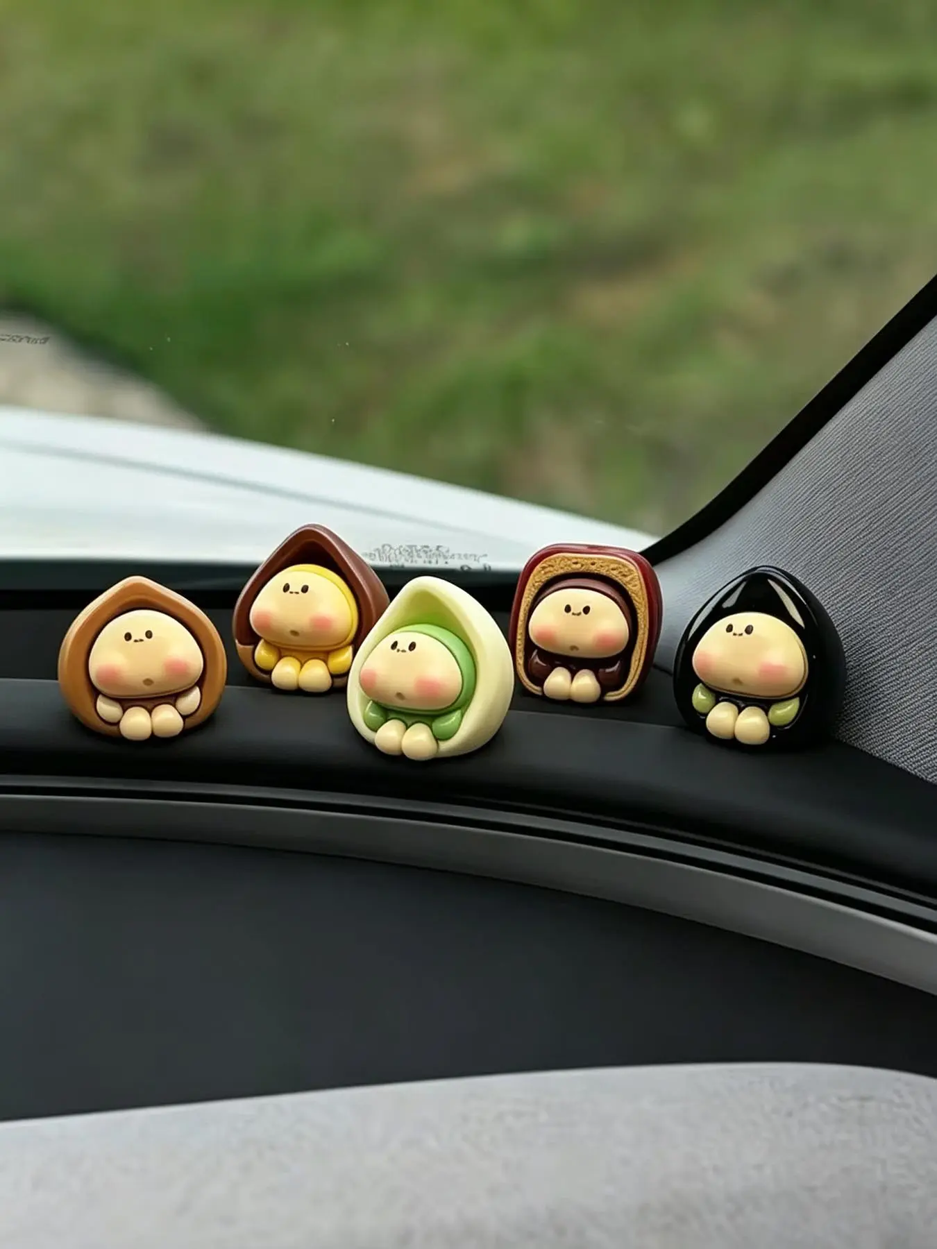 5pcs Charming Adult Nut Car Ornament, Healing-Themed Ornament, Rearview Mirror Ornament, Car Dashboard Decoration, Desk Ornament, Car Accessory, Workstation Desk Ornament, Suitable for Various Scenes, an Ideal Choice for Friends Who Love Decorating