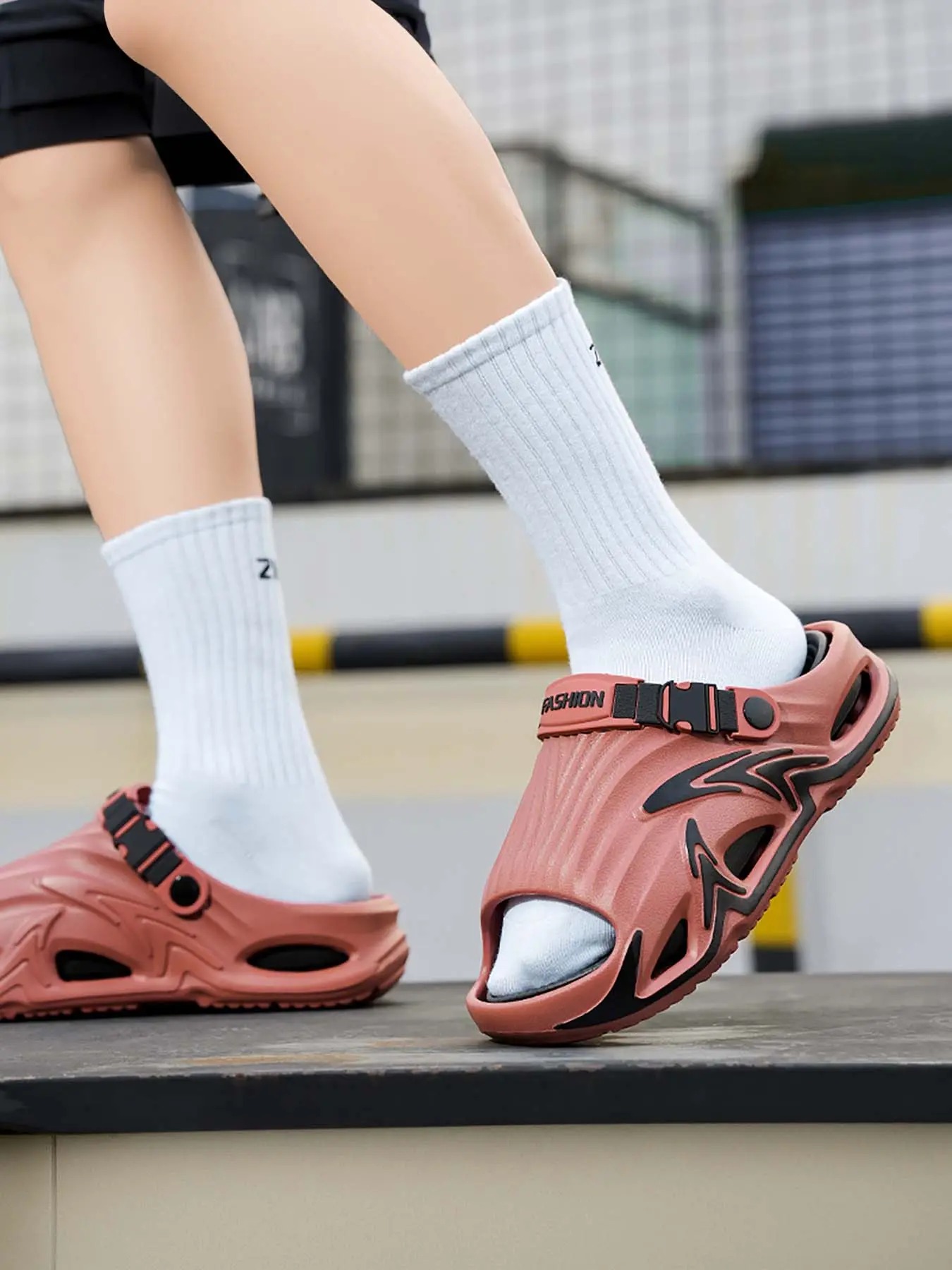 Men's Mecha-Style Hollow Platform Dual-Wear Slides, EVA Adjustable Strap Anti-Collision Closed Toe Water Clogs, Height Boost Non-Slip Sandals for Outdoor Beach & Indoor Use