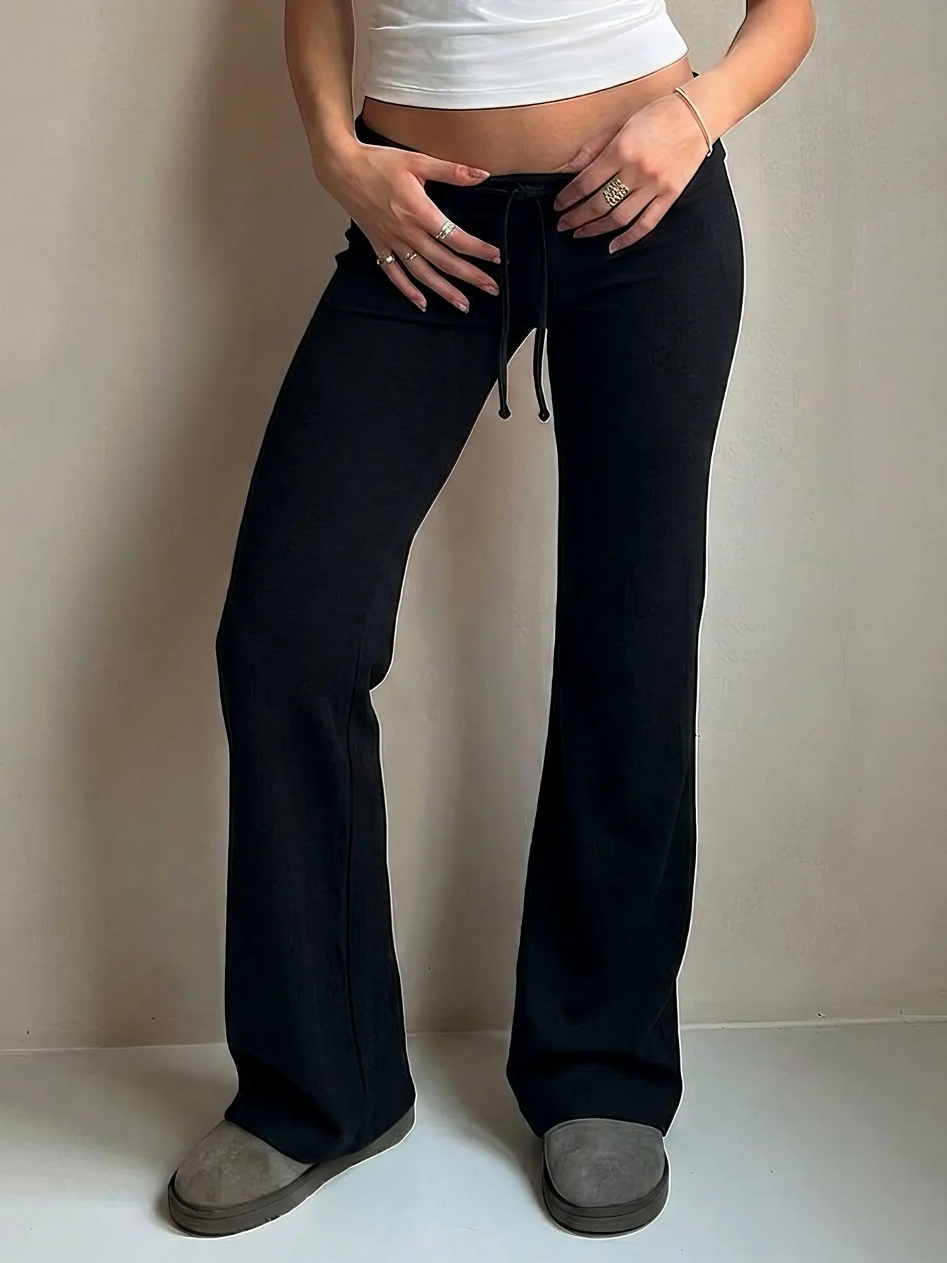 Women Solid Black Low Waist Drawstring Flare Sweatpants Y2K Casual Micro‑Bootcut Lounge Trousers Clean Girl Aesthetic Elastic Waist Daily Street Pants #FlareSweatpants #Y2KPants #LoungePants