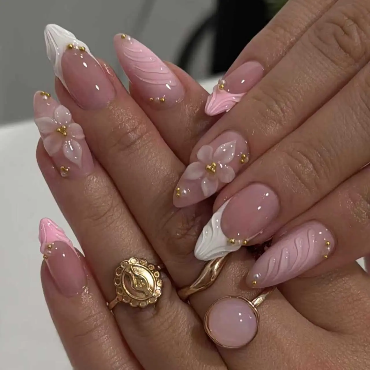 Pink French Carved 3D Press on Nails 3D Flower Gold Pearl Almond Nail Art Tips Factory Direct Glossy Full Cover Glue on Nails Reusable Stick on Nails for Women