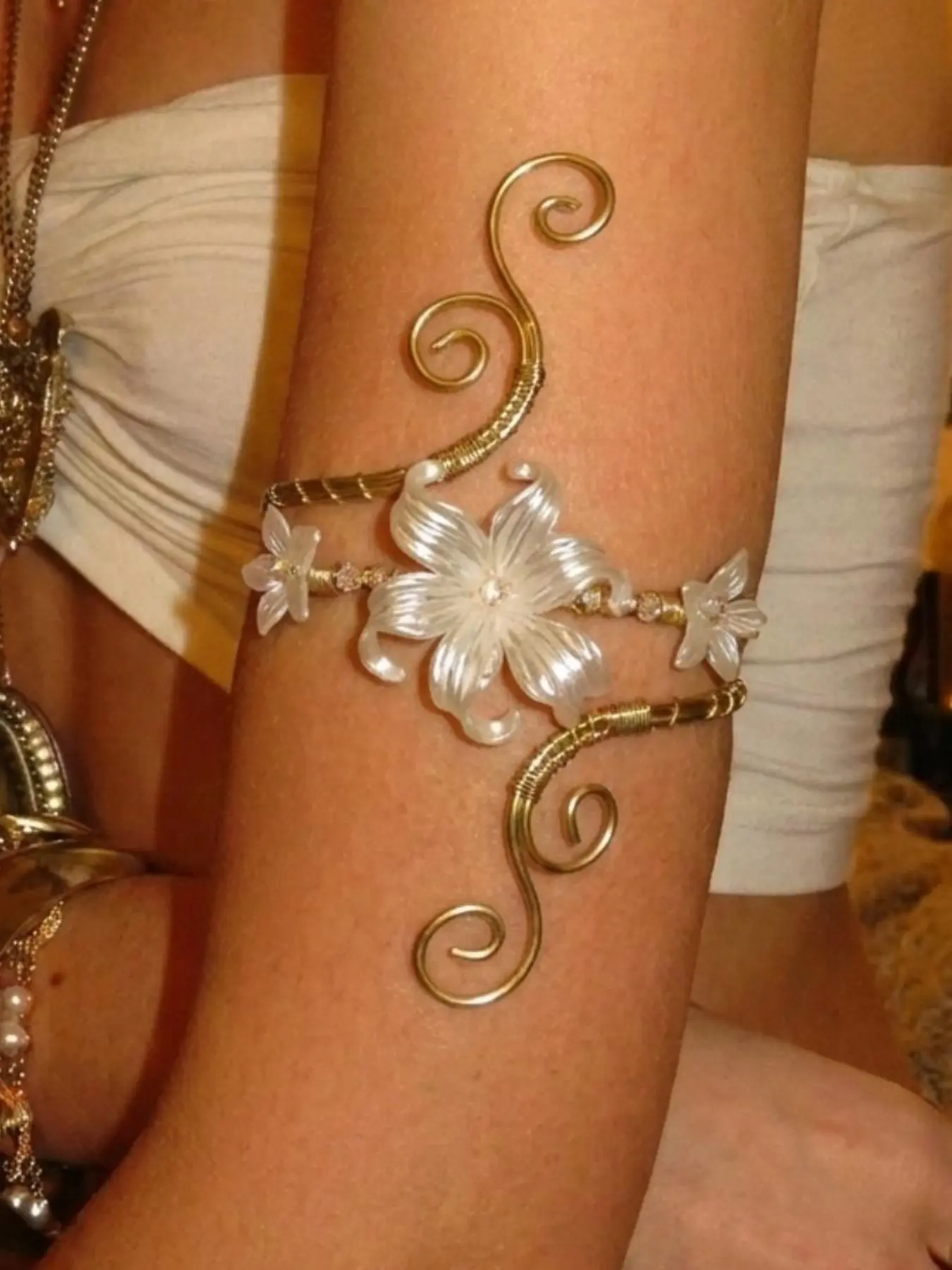 French Lily Flower Armlet, Sweet Cool Style, Wrap Design, Resin Pearl Flower, No Wear Restriction, Unique Fashion Jewelry