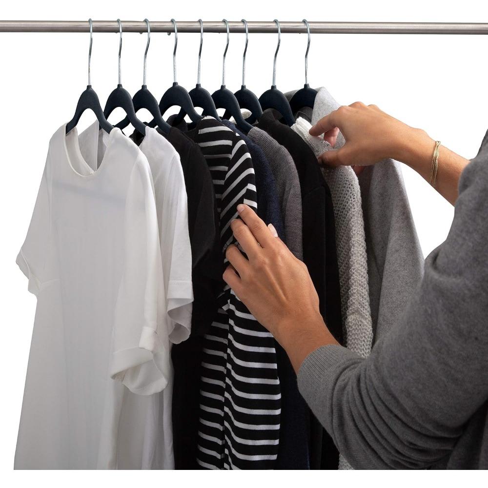 10 Super Slim Velvet Huggable Hangers in Black