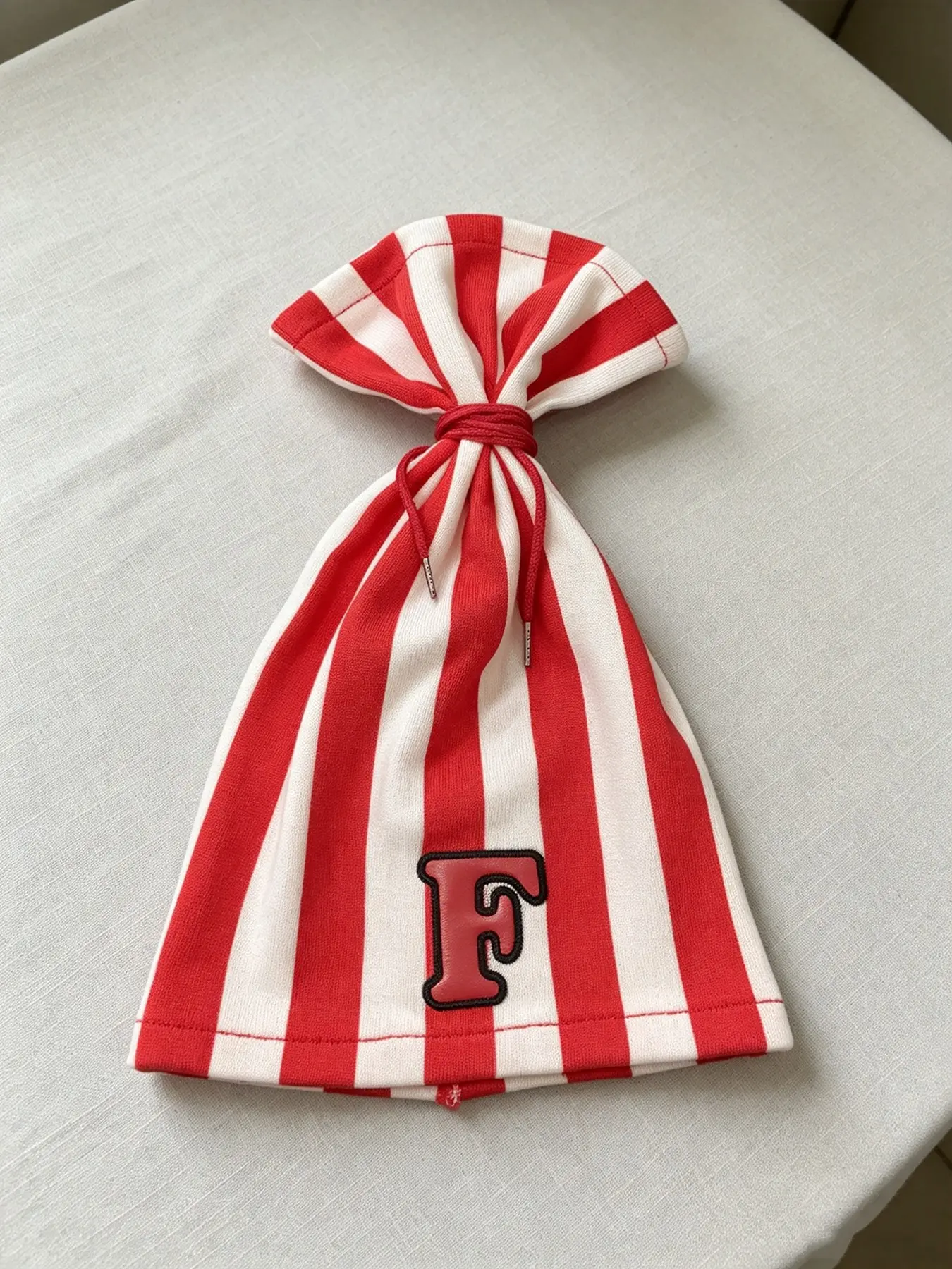 Autumn and winter retro red and white vertical stripe drawstring drawstring, F-letter sticker, embroidered knit street trendy hat