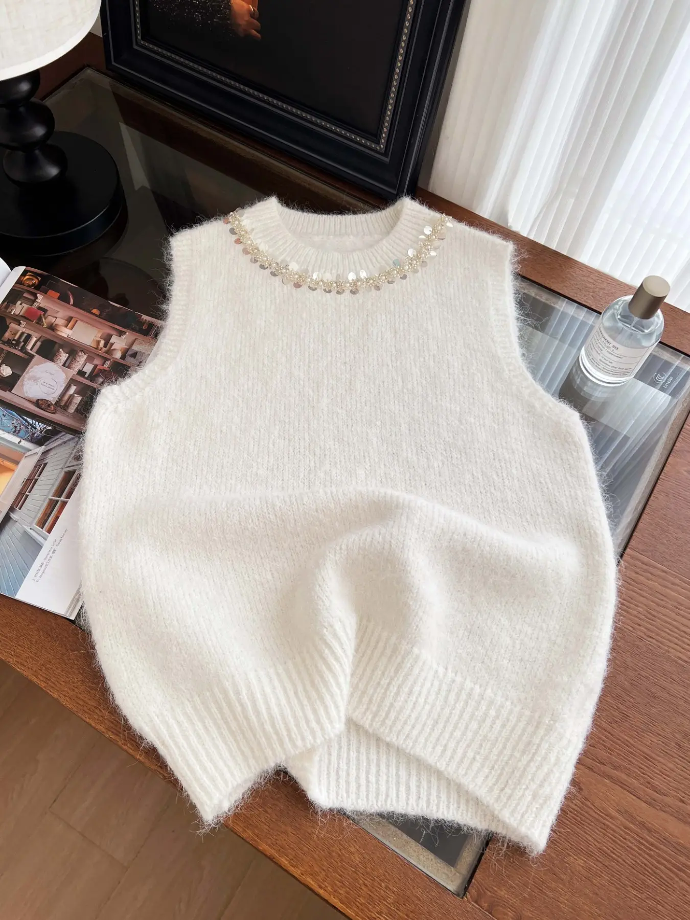 Elegant Handmade Beaded Sequin Vest, Round Neck Layering Cardigan, High-End Knit Sweater, Pure Color Design, Perfect for Stylish