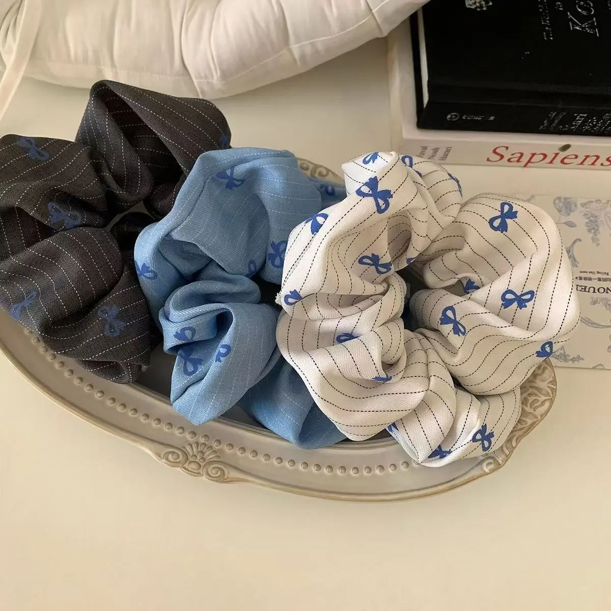 Oversized Bow Scrunchie Hair Tie for Women Soft Fabric Stripe Ribbon Hair Accessories, Vintage Aesthetic Cute Hair Band with Gentle Hold No Crease Design, Trendy Elegant Ponytail Holder for Daily Wear Office Party Gift