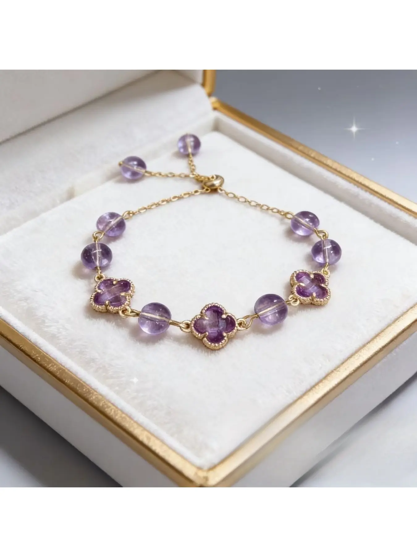 Crystal four-leaf flower bracelet, symbolizing wealth and good fortune, and helping you achieve success. It is an exquisite gift for women with a touch of luxury and sophistication