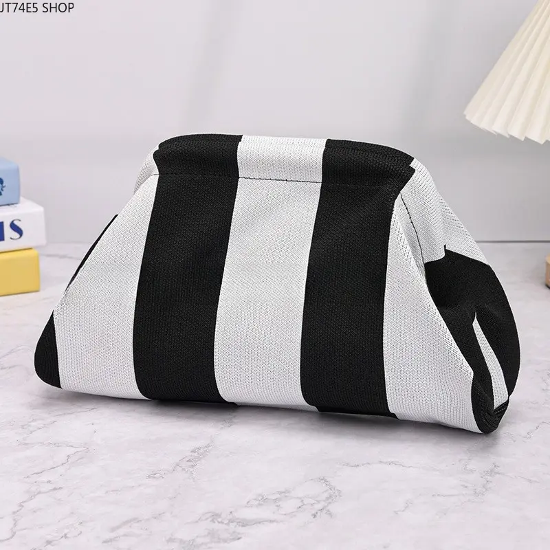 Folded Knitted Dumpling Handbag with Hidden Zipper, Women's Mini Dinner Clutch, Lightweight Handheld Purse for Party & Streetwear Outfits, Dumpling Look, Folded Form, Soft Knit, Wrinkle-Free