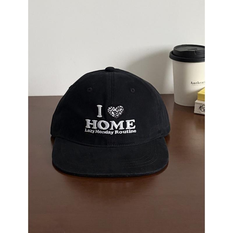 Unique flat-brim vintage letter-embroidered baseball cap for women, new spring street fashion hip-hop cap that makes the face look smaller