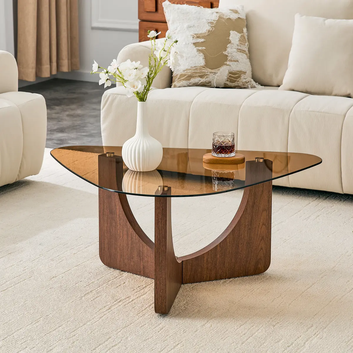 Vintage-style triangular coffee table with a tea-colored tempered glass top and walnut-colored MDF triangular legs.Ideal as a sofa side table,corner table, portable coffee table for the living room.
