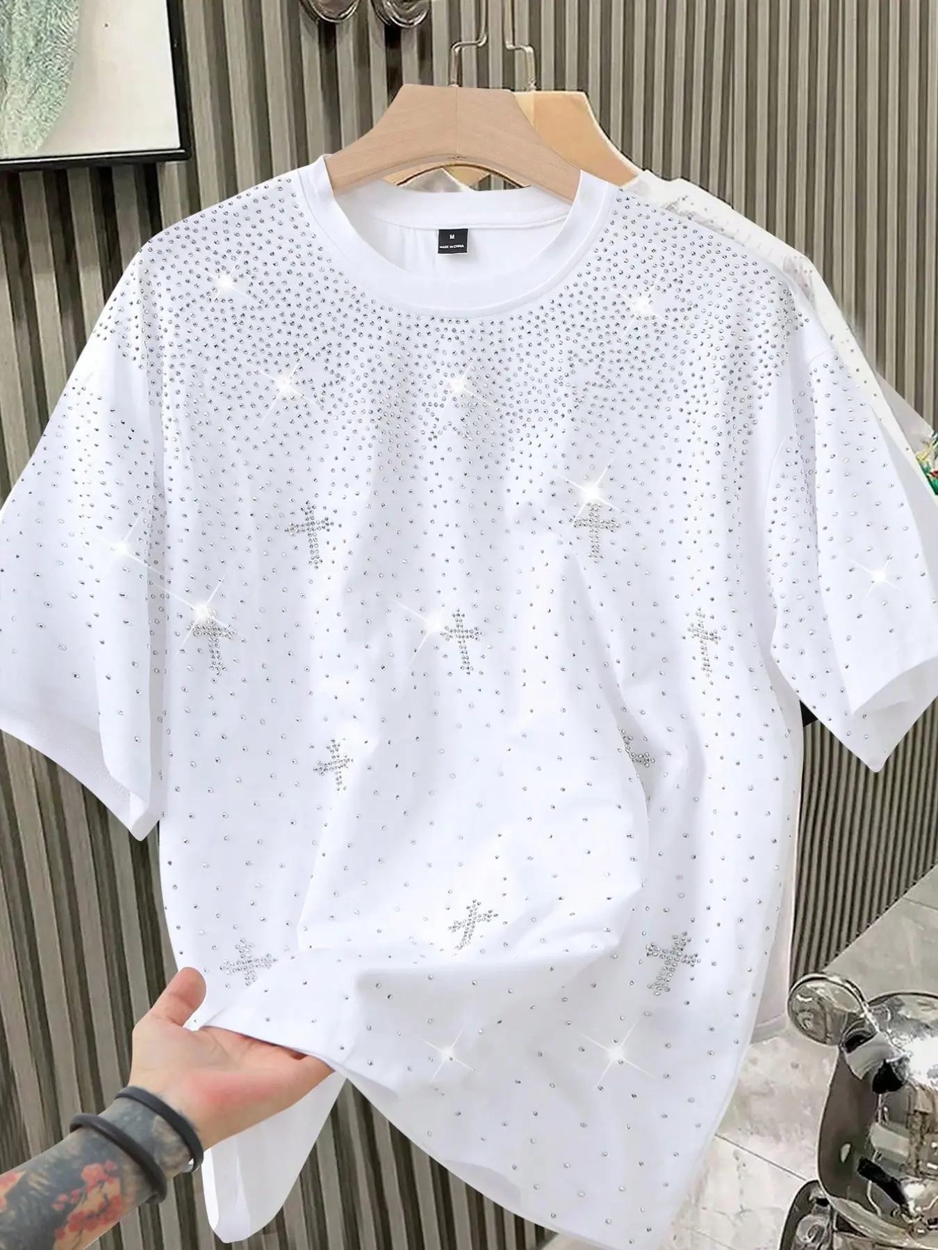Unisex Rhinestone Cross Oversized T Shirt, Black Short Sleeve Round Neck Sparkle Graphic Tee for Y2K High Street, Concert, Festival, Party and Casual Streetwear Outfits