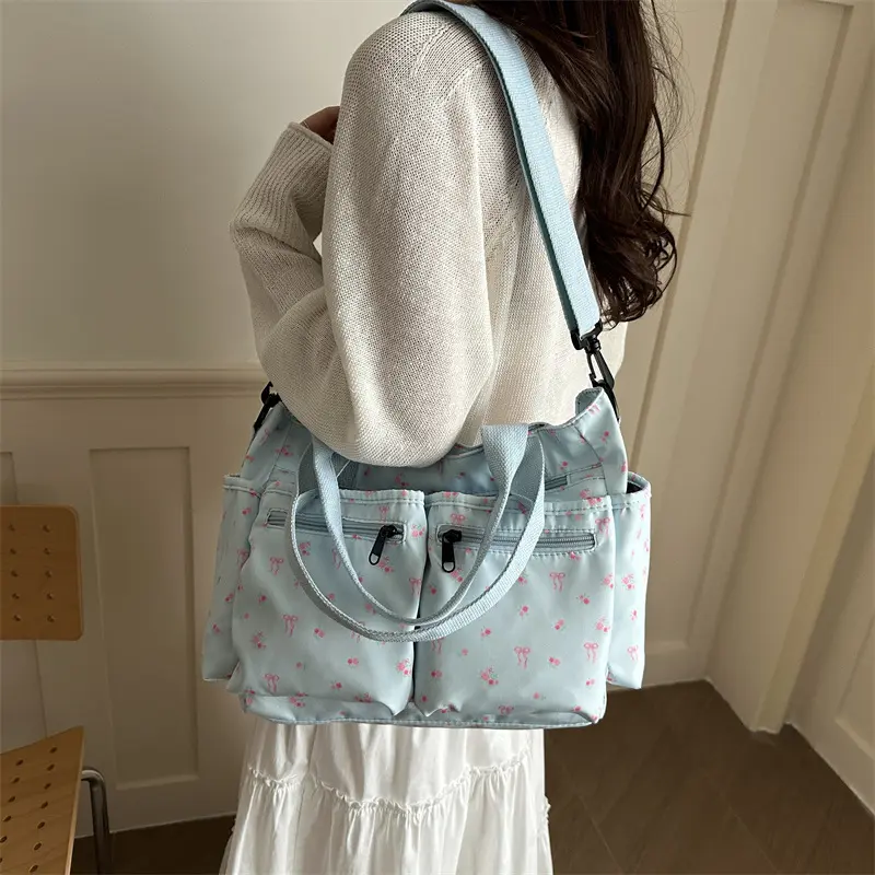 Women's Cute Strawberry Print Canvas Tote - Large Capacity Aesthetic Shoulder Bag, Trendy Casual Everyday Bag Ideal for Shopping, Travel, Daily Commuting, Bags For Everyday Convertible Hand & Cross Body Tote Purse, Soft Large Storage campingessentials