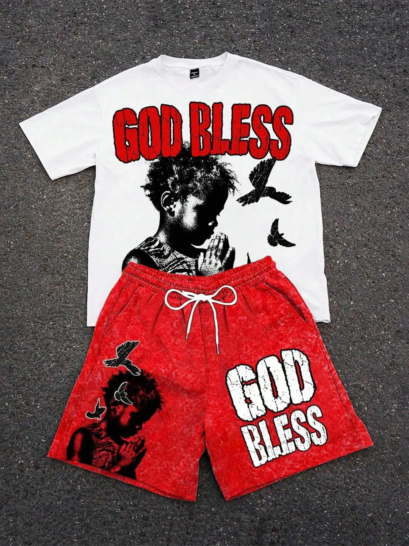 Men's fashionable casual Athleisure Street Fit sportswear set: American-style graphic print crew neck T-shirt and drawstring shorts set. Comfortable, versatile, and suitable for outdoor activities.