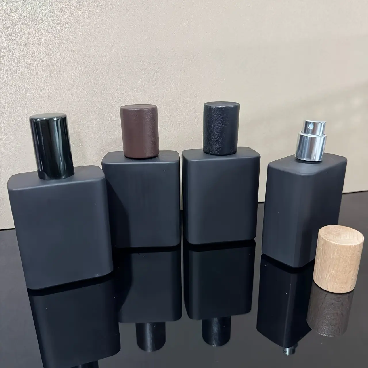 50ML Wooden Cover Screw Mouth Square Glass Perfume Bottle, Cosmetics Water Replenishing Spray Bottle, Empty Glass Bottle for Fragrance