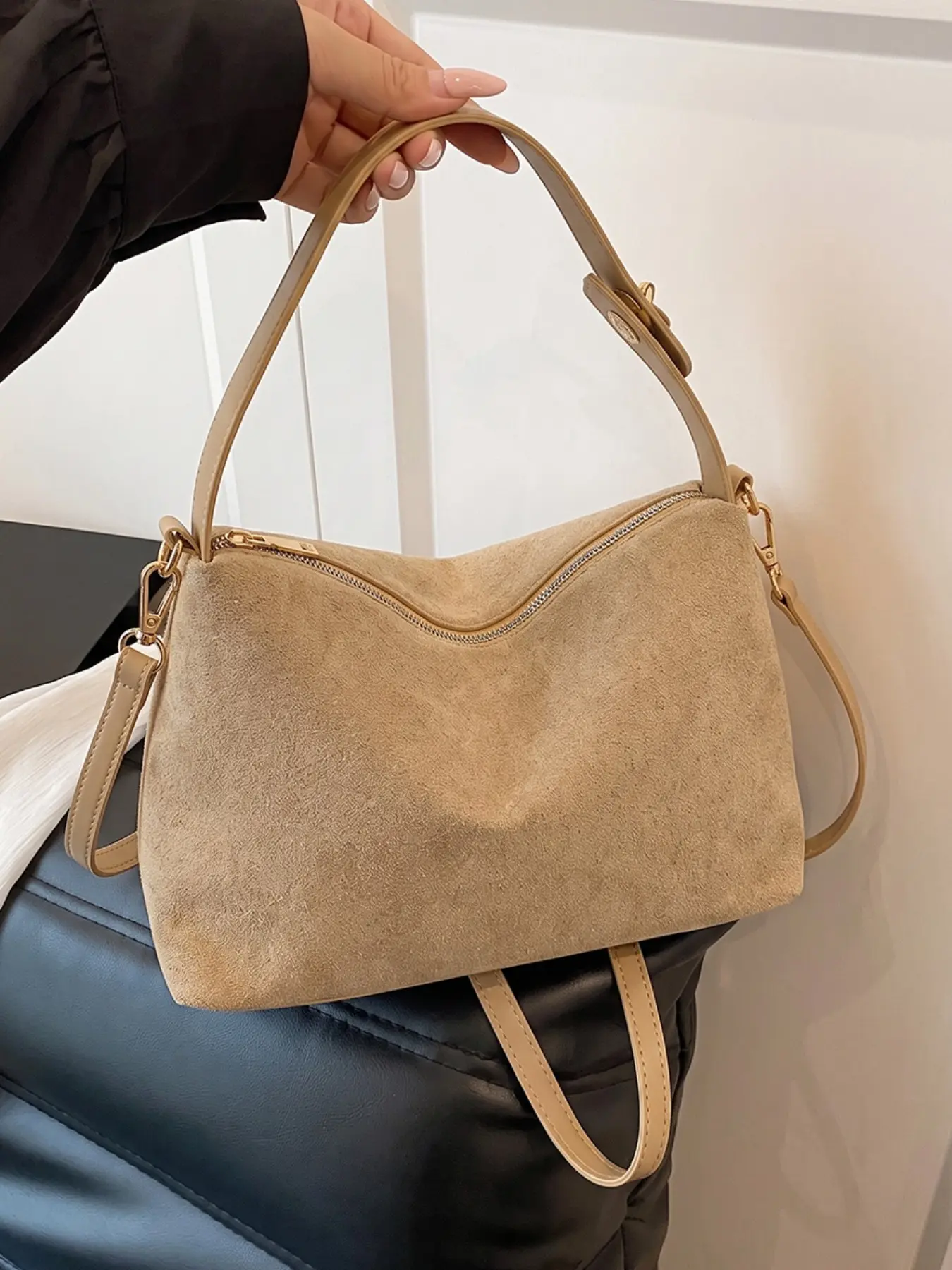 A stylish and versatile suede handbag with a smooth zipper and metal clasp, available in a solid color for autumn and winter. A unique and stylish choice for everyday use by women. Solid handbags