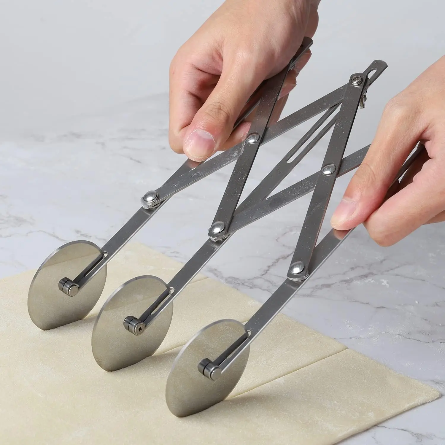 1 piece of multi size 3/5/7 wheel adjustable stainless steel pastry grid cutting machine, sharp anti slip pizza dough slicer, expandable drum cutting machine, used for baking cookies, bread, pastries and grid cakes, kitchen baking tools