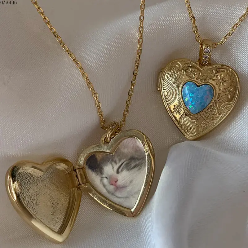 Women's Heart Locket Pendant Necklace Gold Plated Titanium Steel Chain Openable Heart Photo Charm Secure Clasp Minimalist Keepsake Jewelry for Daily Wear Layering Anniversary Gift Giving