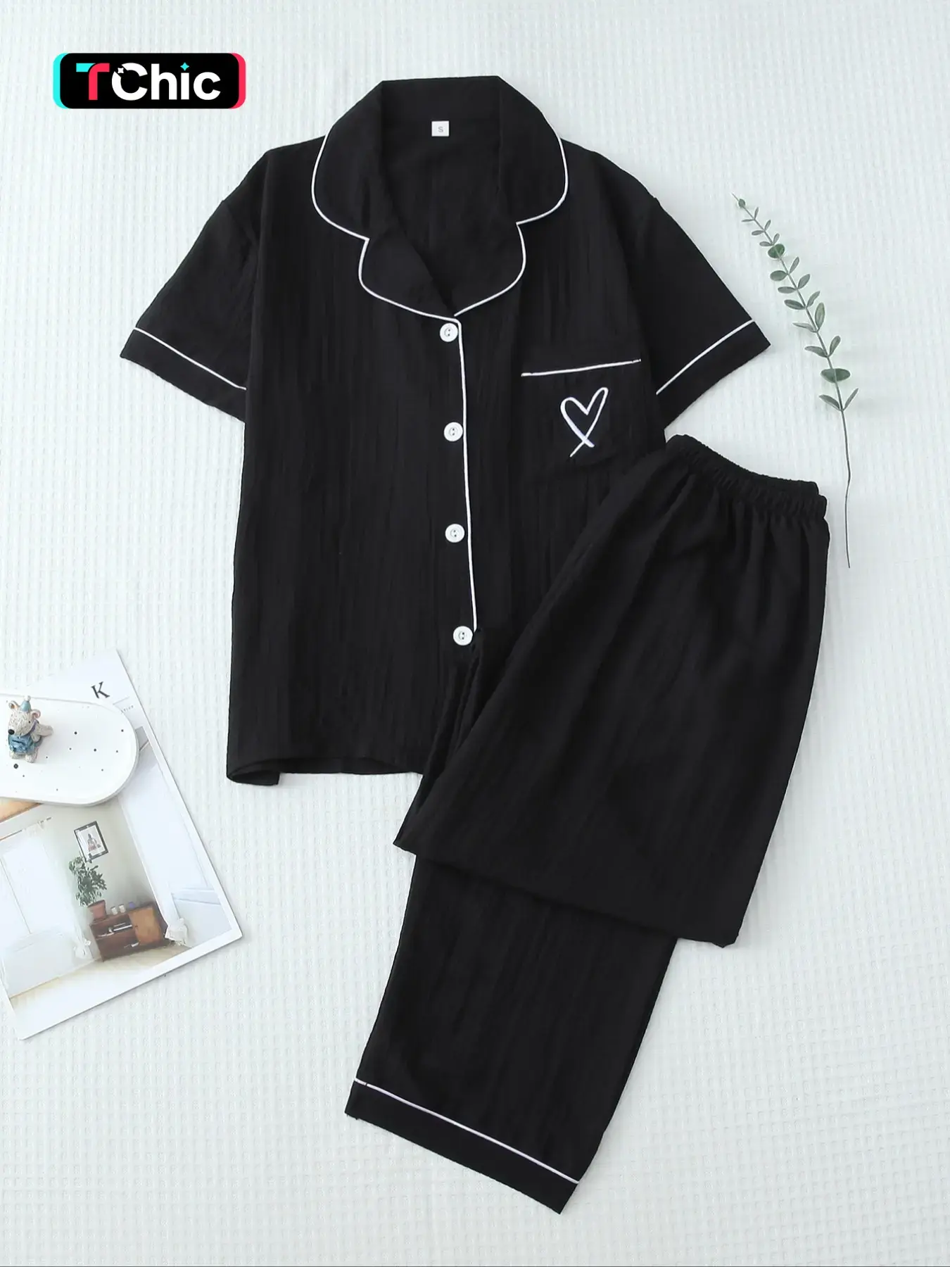 Women's Two-Piece Collared Pajama Set, Contrast Binding Lapel Pocket Heart Embroidery Short Sleeve Top & Bow Pants Sleepwear for Home Use, Loungewear