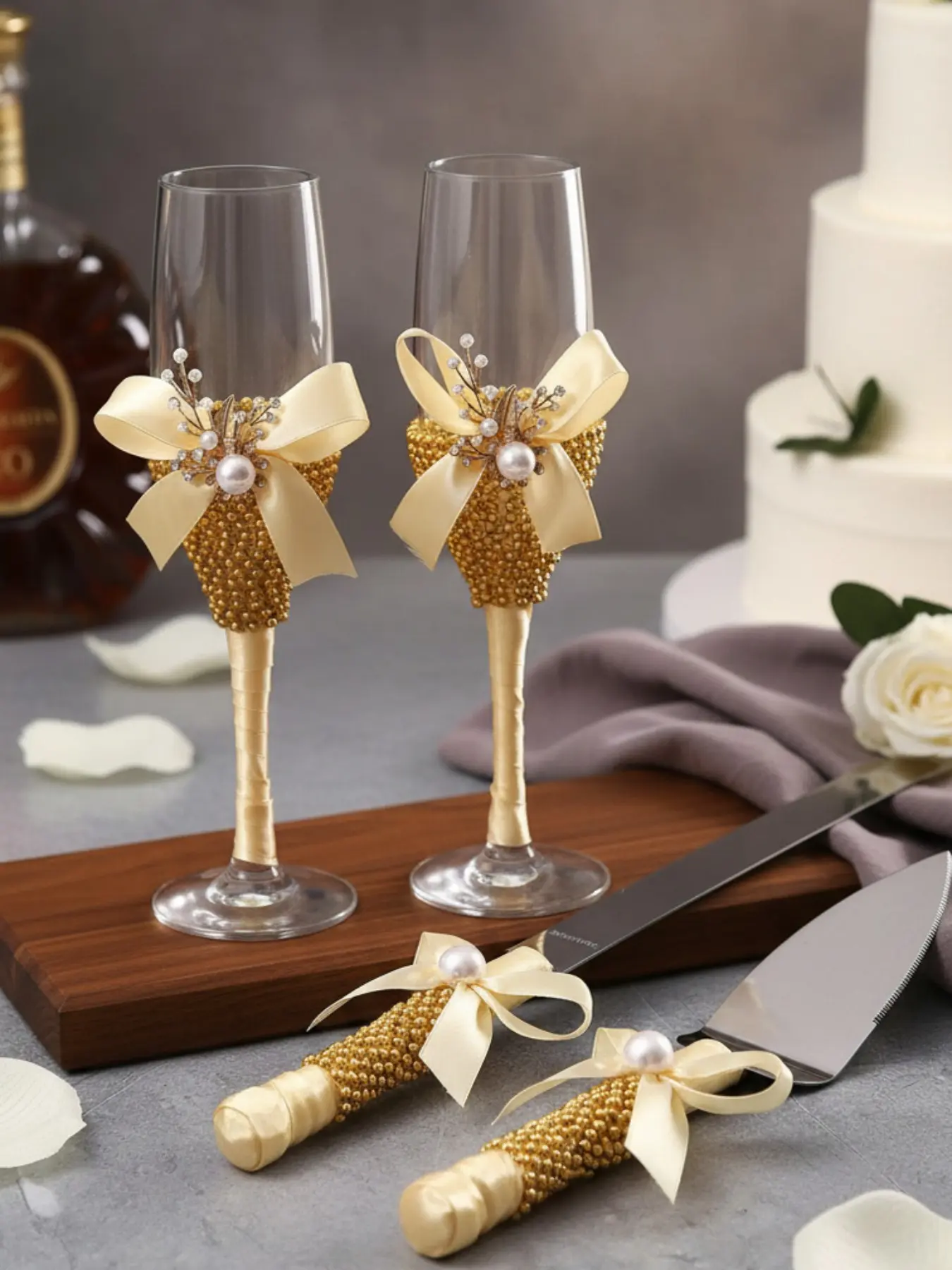 4-Piece Gold Wedding Champagne Flute and Cake Cutting Set, Premium Drinking Glasses – Featuring Rhinestone Bows and Pearl Accents; Includes Toasting Glasses and Cake Cutting Tools; Reusable – Ideal for Wedding Receptions, Parties, Bars
