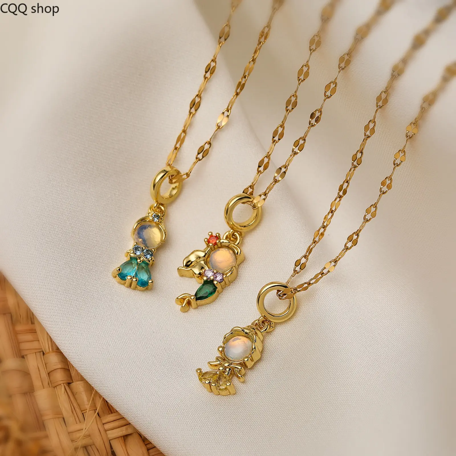 Women's Real Gold-Plated Cubic Zirconia Princess Pendant Clavicle Chain, Dainty INS-Style Elegant Jewelry for Daily Wear & Sweet Dating (Sports & Outdoor Accessories Compatibility Note: Multi-Sport Outfit Complement), Female
