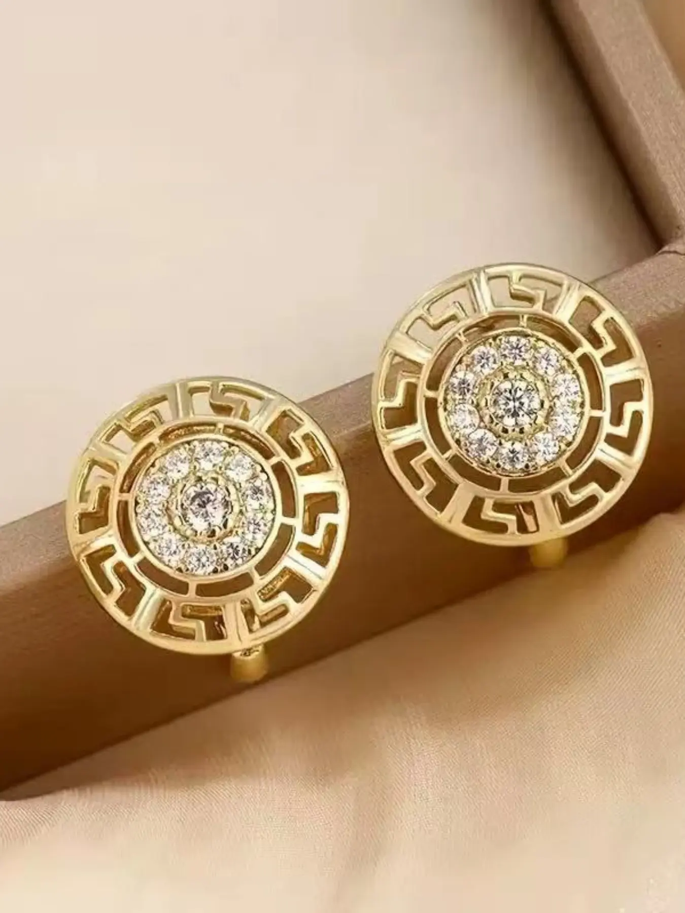 Vintage Geometric Champagne Zircon Earrings, Elegant Fashionable Versatile Studs, Perfect for Any Occasion, Stylish Jewelry Accessory