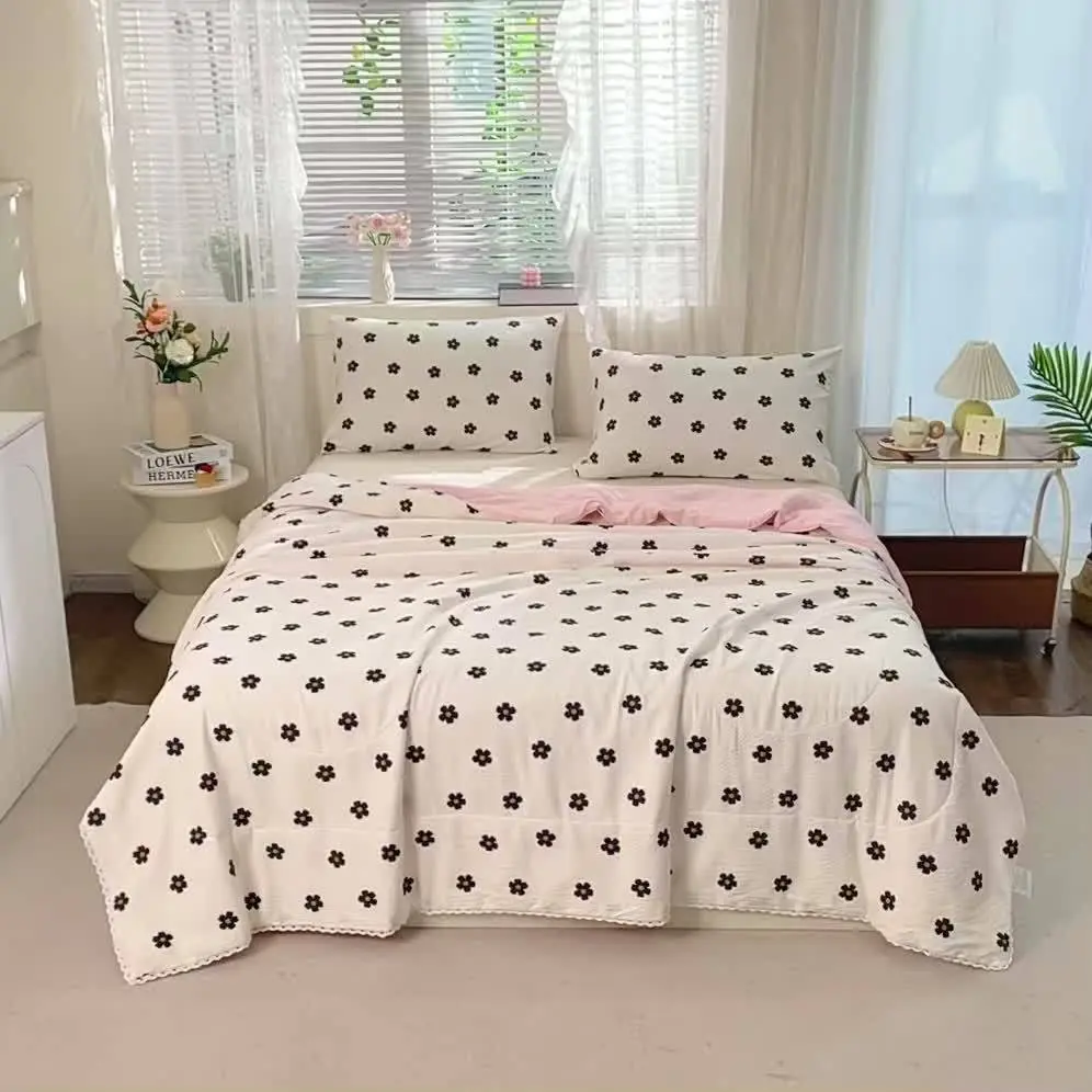 Summer Quilt with Small Floral Print, Soft and Comfortable, Twin/double Size, Ideal for Home/dorm, Versatile Bedding, Soft Lightweight Quilts