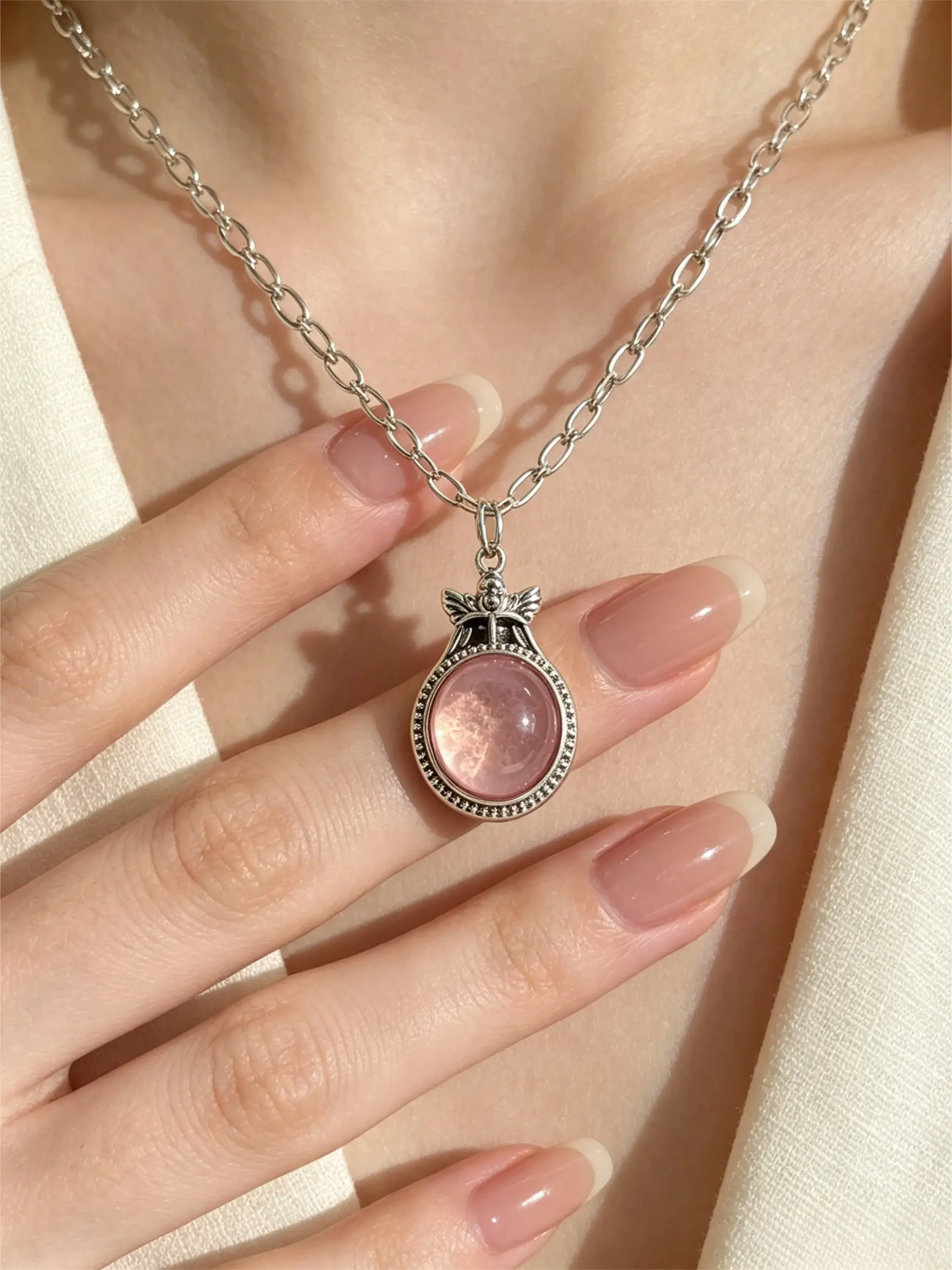 French-Style Angel Green Chalcedony Pendant Necklace: A Unique Collarbone-Length Necklace for Women A Gentle, Elegant Accessory That Pairs Well with Any Outfit