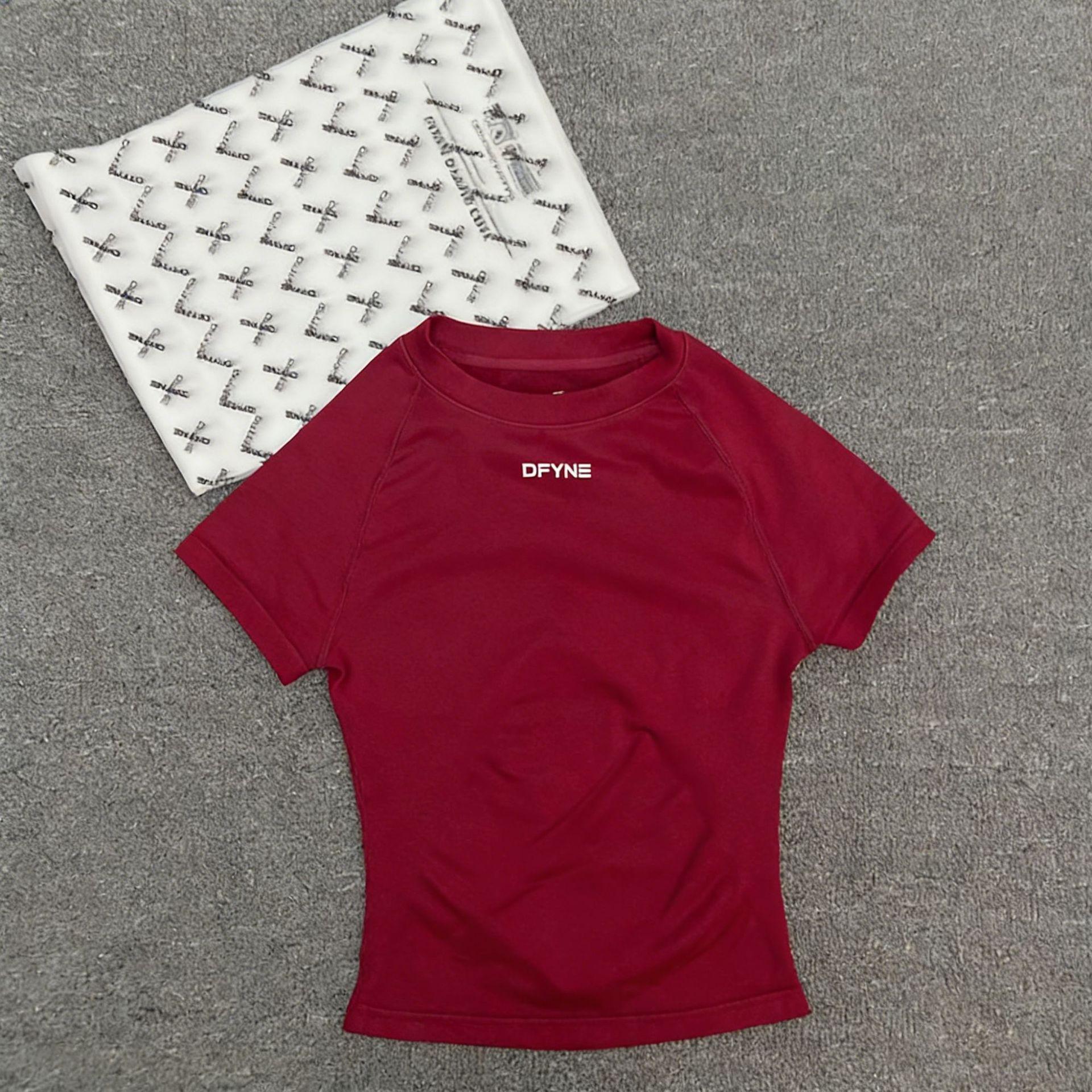 Say goodbye to stuffiness💦 DFYNE Seamless Knit Quick-Drying T-Shirt, making you love sweaty workout clothes