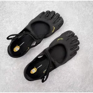 New five-toe yoga shoes with soft soles, non-slip, for dance training, indoor fitness, Pilates, women's balance, breathable split-toe shoes