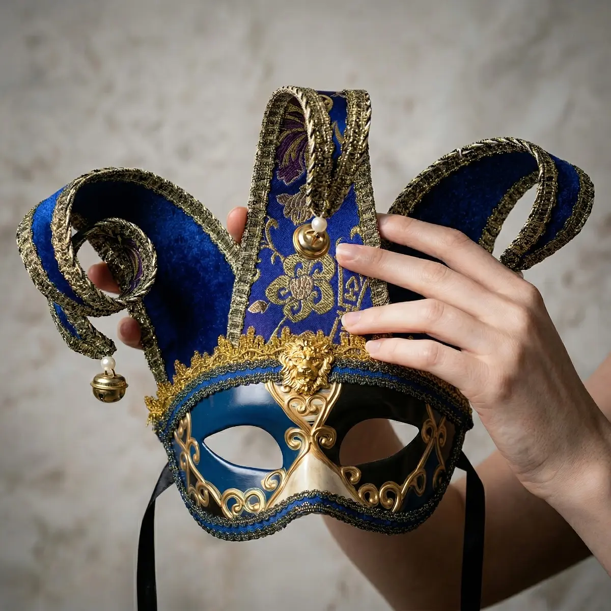 Luxury Venetian Jester Bell Mask, Royal Carnival Masquerade Mask for Cosplay, Halloween, Costume Party, Stage Performance and Festival Events, Vintage Face Mask for Adults, Mask Design, Elegant Dress Up Accessory and Holiday Gift