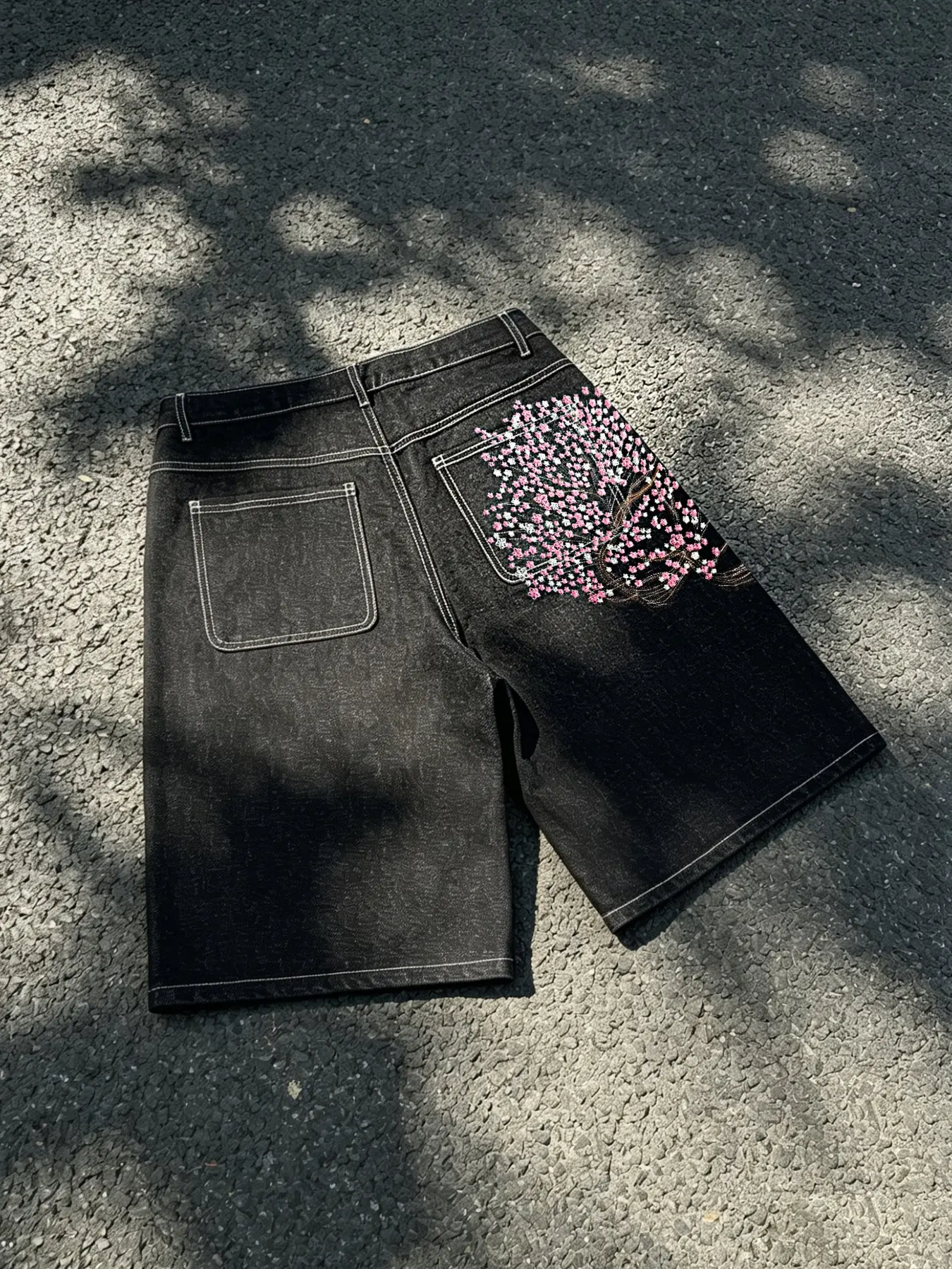 American Streetwear Floral Embroidered Washed Denim Jean Shorts, High Waist Loose Fit, Decorative Fake Pocket
