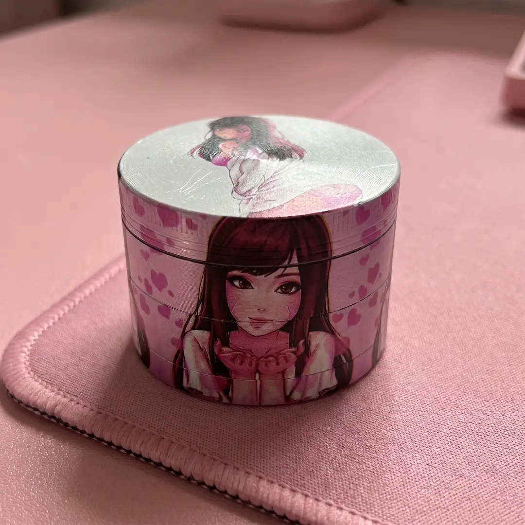 2.48 inch 63mm Woman Pattern Spice Grinder Metal Manual Four Layer Salt Grinder Pepper Mortar Spice Zinc Alloy Seasoning Spice Grinder Kitchen Cooking Accessories Kitchen Tool Gift