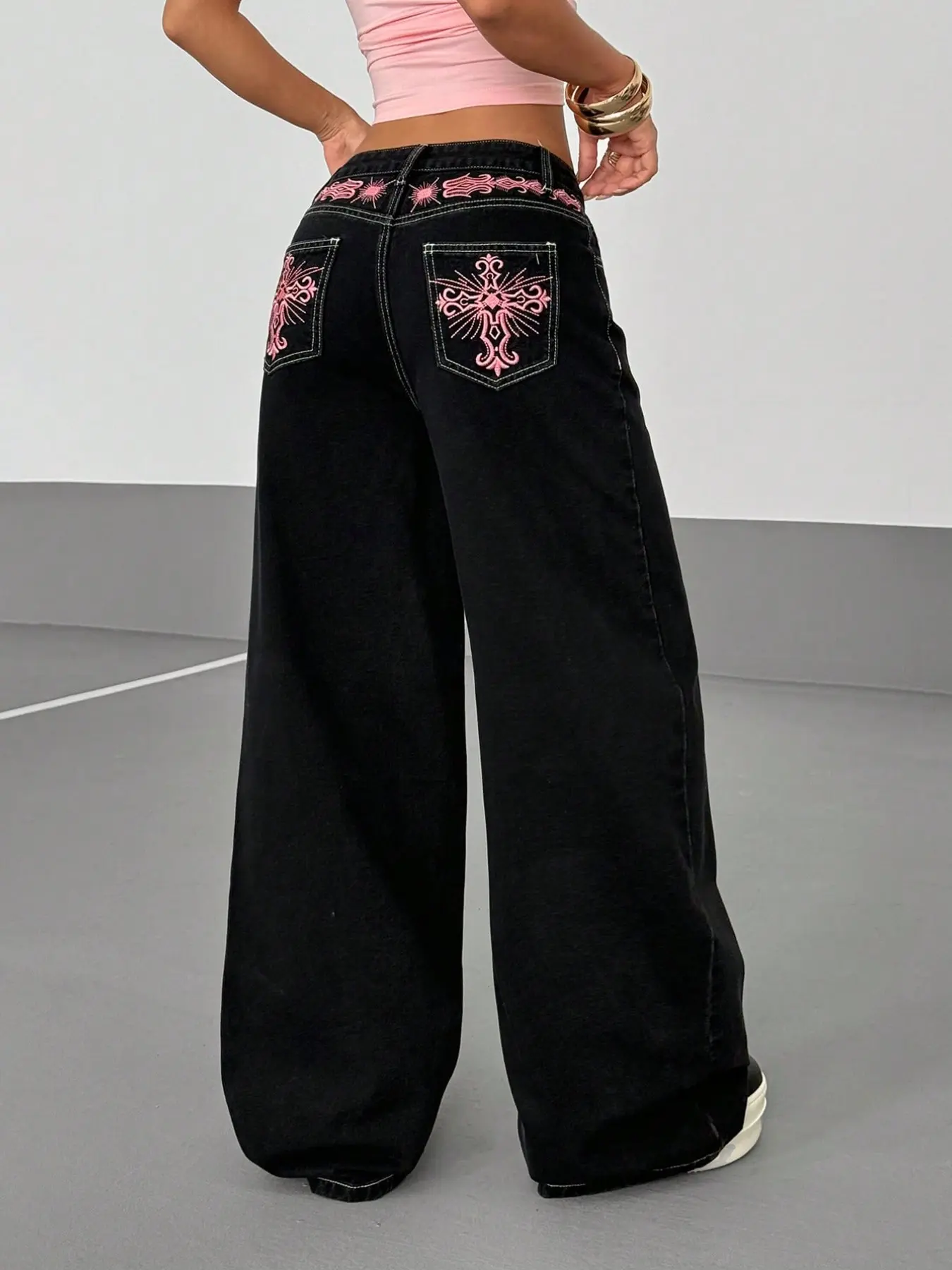 Tall Women's Western Totem Embroidered High-Waisted Wide-Leg Jeans, Loose Fit, Pockets, All Seasons, Durable Embroidery
