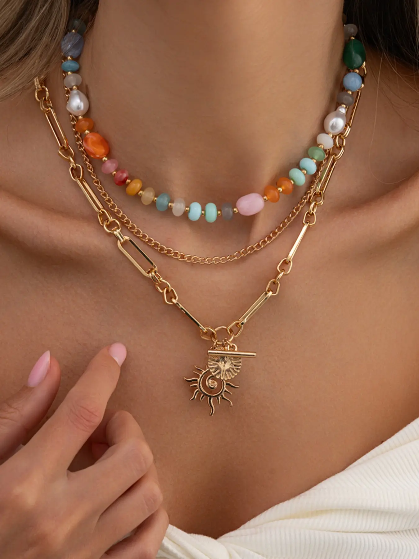 Vacation Style Colorful Resin Glass Bead Necklace for Women, Creative Metal Sunflower Disc Pendant, Elegant Geometric Design