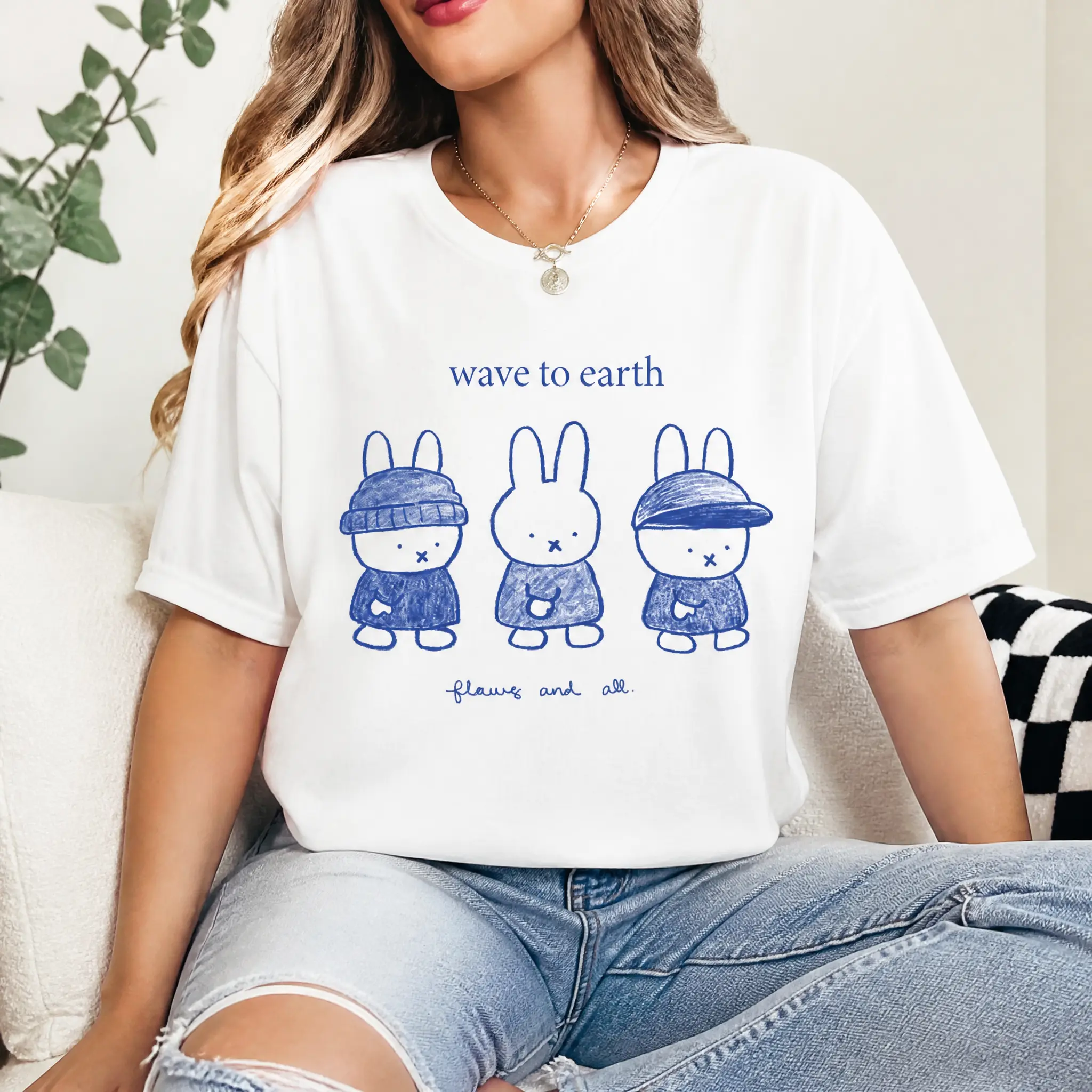 Oversized Graphic T-Shirt, Unisex Vintage Streetwear Tee in a Soft Lightweight Fabric, Relaxed Fit Casual Fashion Top, Essential